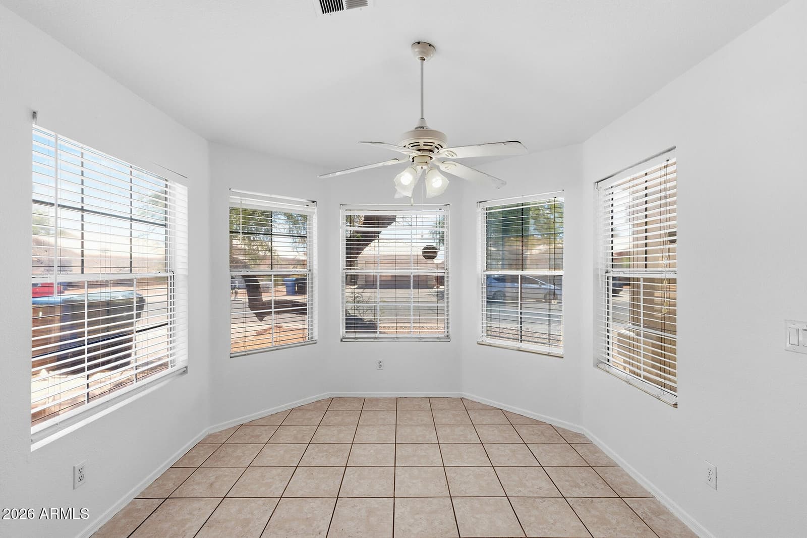 8950 W HOLLY Street, Phoenix, AZ 85037 — photo 6 of 31
