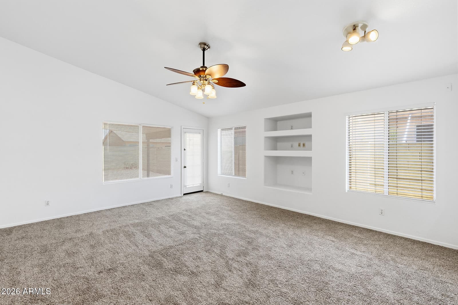 8950 W HOLLY Street, Phoenix, AZ 85037 — photo 12 of 31