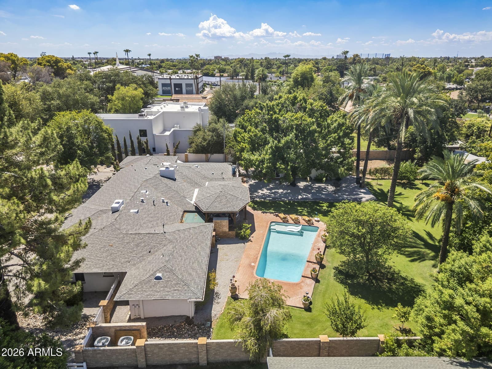 550 W BERRIDGE Lane, Phoenix, AZ 85013 — photo 16 of 92