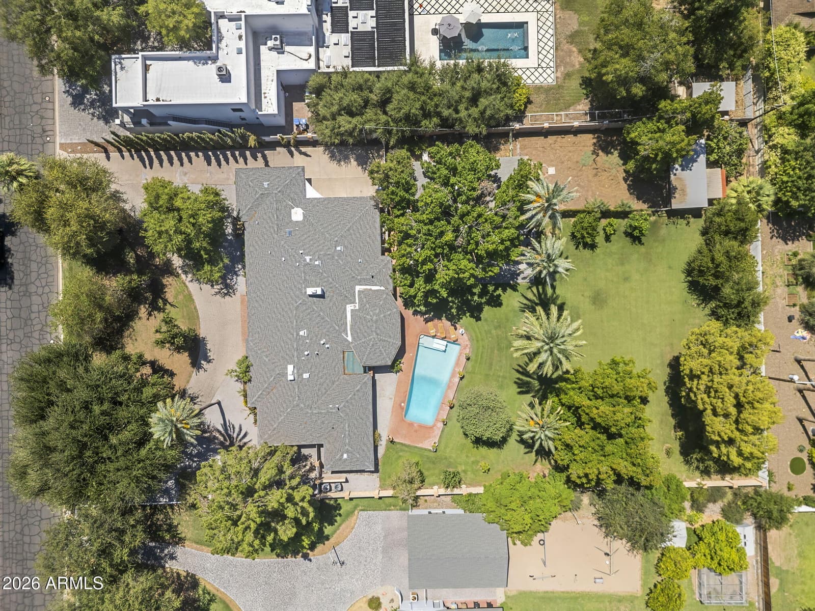 550 W BERRIDGE Lane, Phoenix, AZ 85013 — photo 4 of 92
