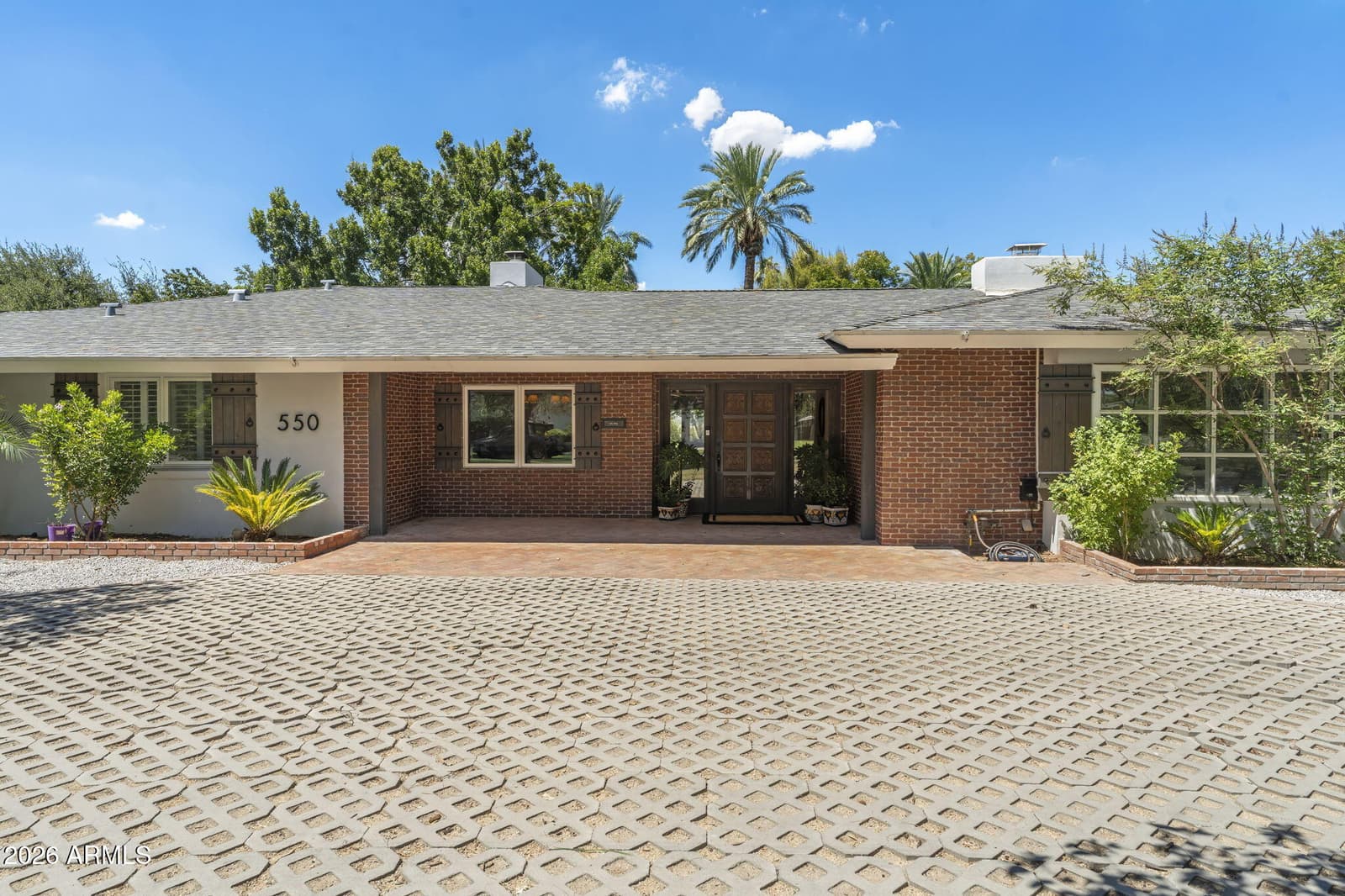 550 W BERRIDGE Lane, Phoenix, AZ 85013 — photo 7 of 92