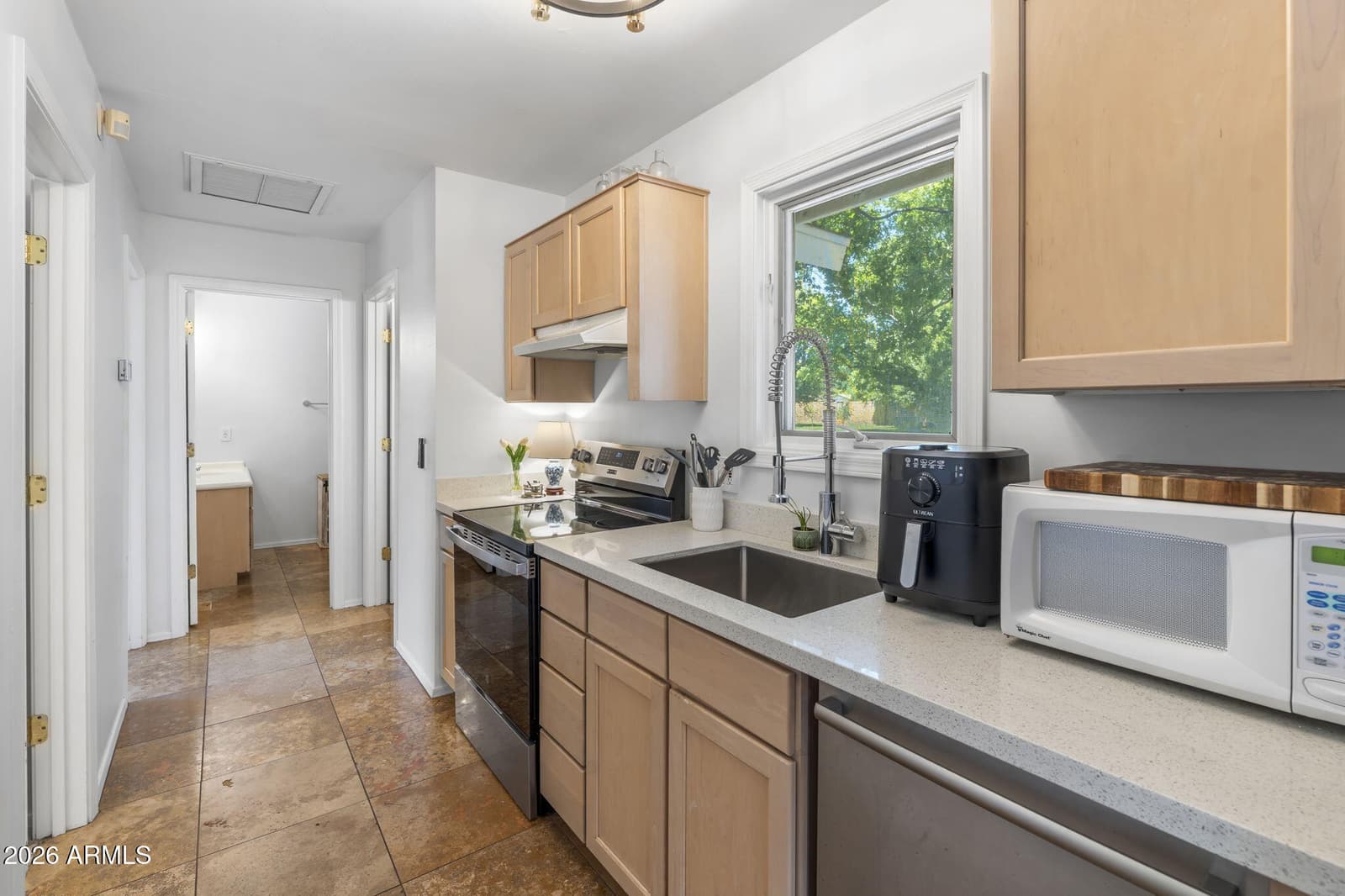 550 W BERRIDGE Lane, Phoenix, AZ 85013 — photo 45 of 92