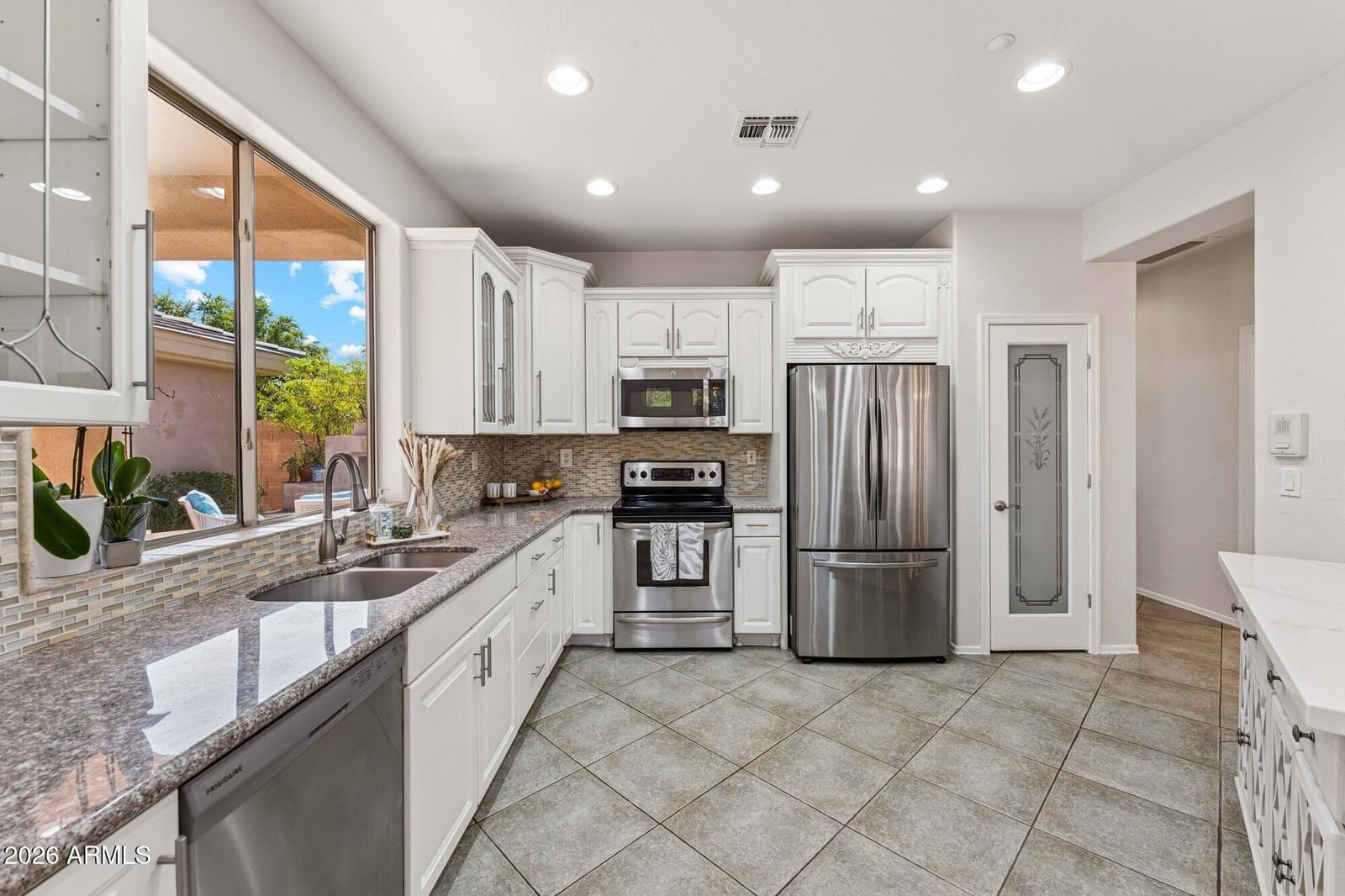 2154 W VALHALLA Court, Anthem, AZ 85086 — photo 9 of 39