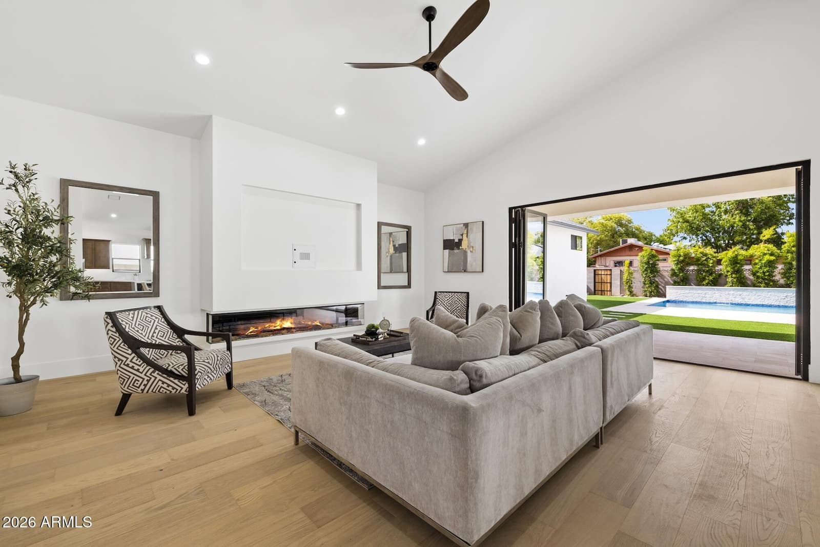 4108 E AVALON Drive, Phoenix, AZ 85018 — photo 13 of 37