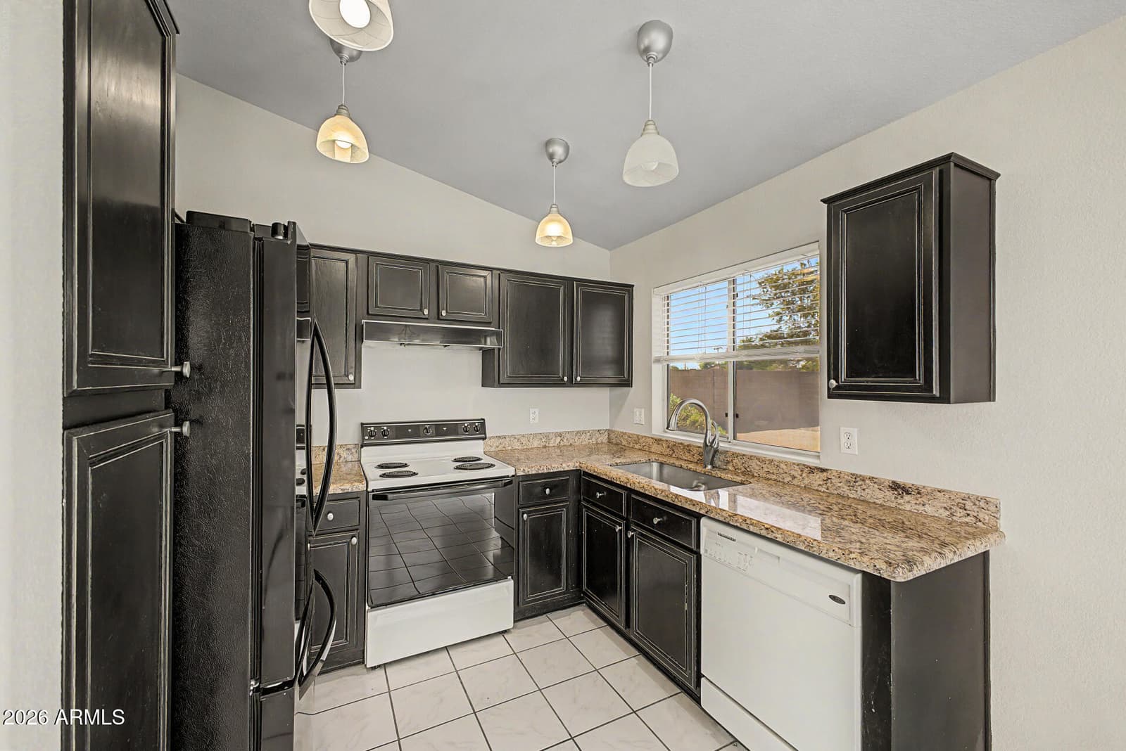297 W WASHINGTON Avenue, Gilbert, AZ 85233 — photo 4 of 27