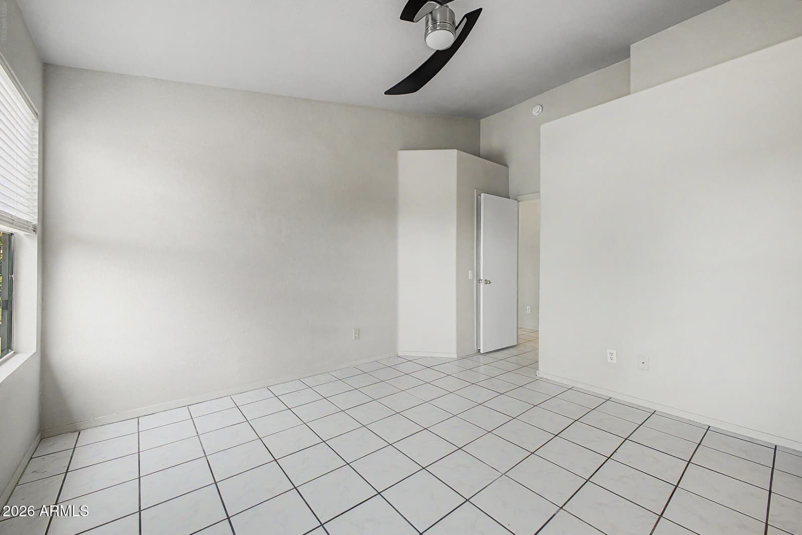297 W WASHINGTON Avenue, Gilbert, AZ 85233 — photo 5 of 27