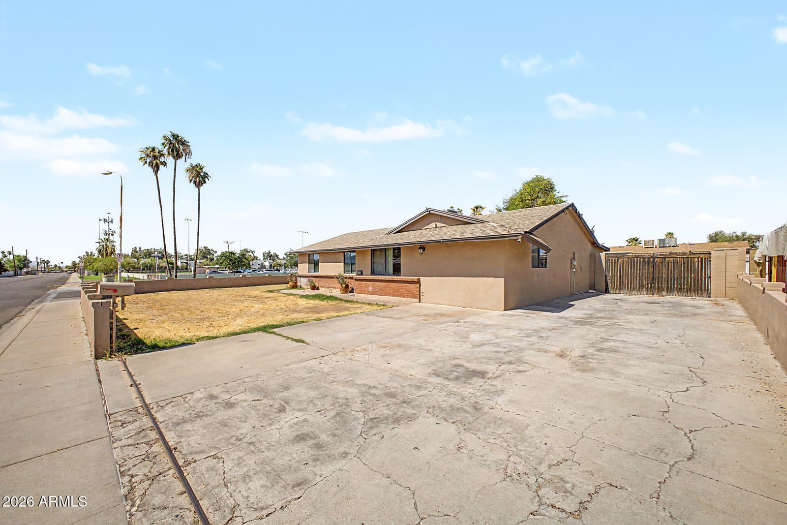 1902 N 41ST Avenue, Phoenix, AZ 85009 — photo 4 of 34