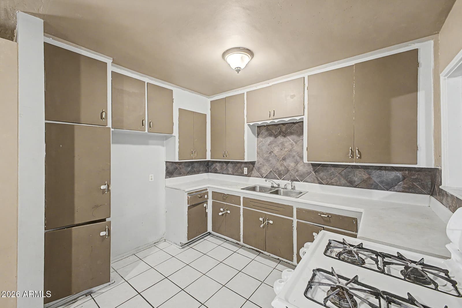 6435 S 5TH Avenue, Phoenix, AZ 85041 — photo 9 of 33