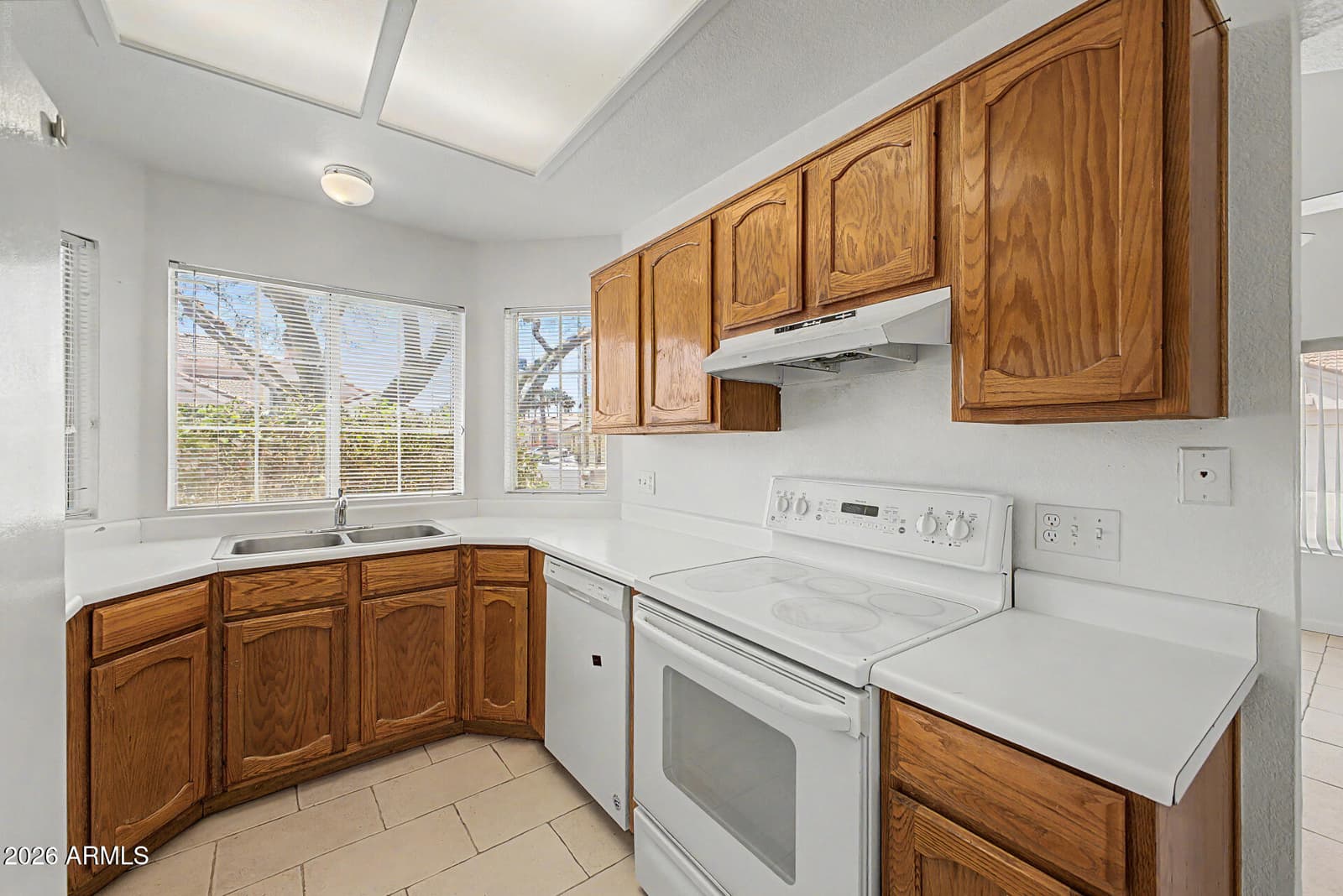 822 W BRADFORD Drive, Gilbert, AZ 85233 — photo 6 of 26