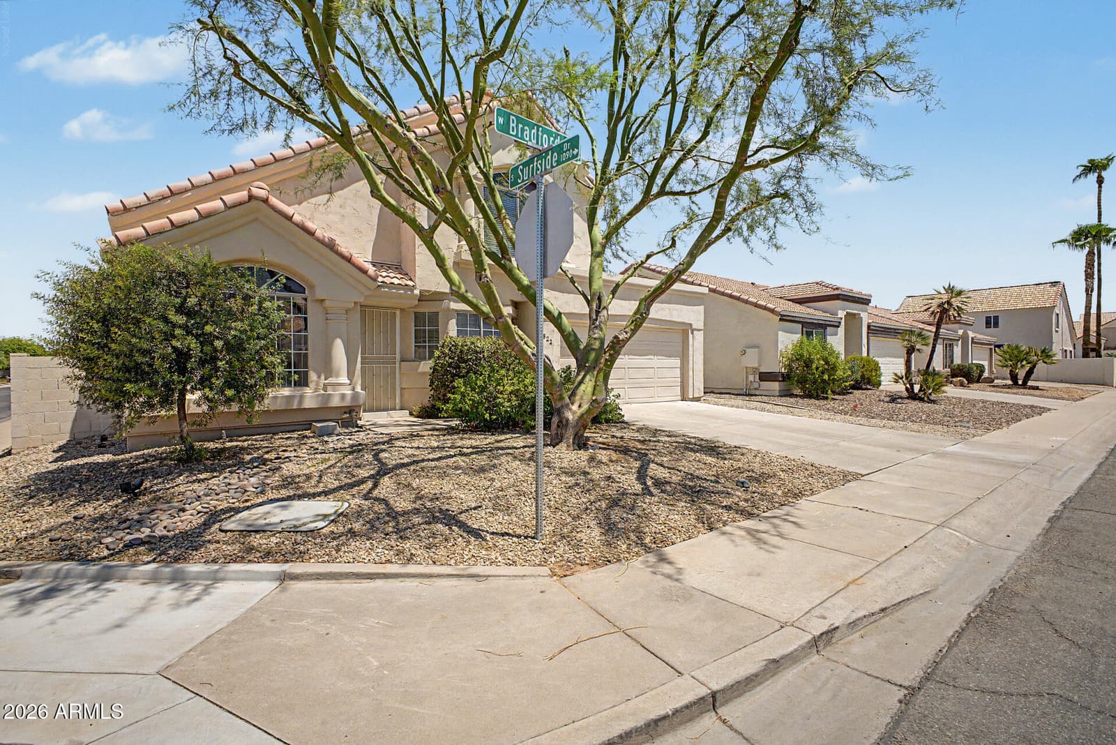 822 W BRADFORD Drive, Gilbert, AZ 85233 — photo 2 of 26