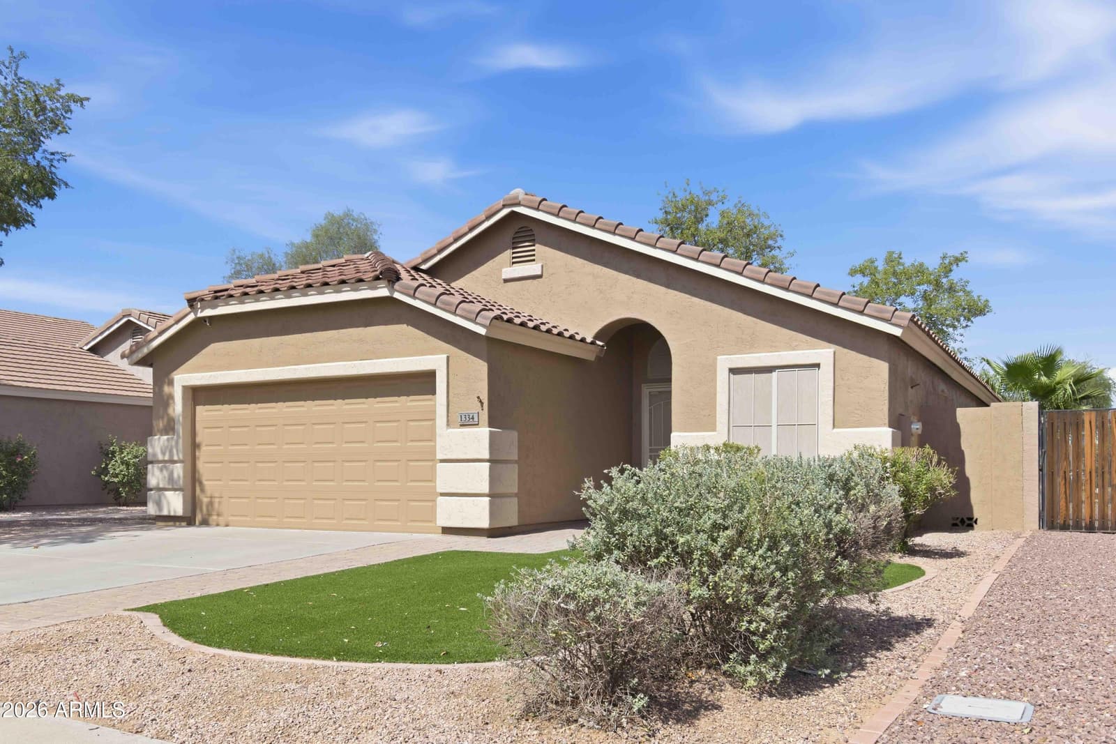 1334 S HERITAGE Drive, Gilbert, AZ 85296 — photo 2 of 27