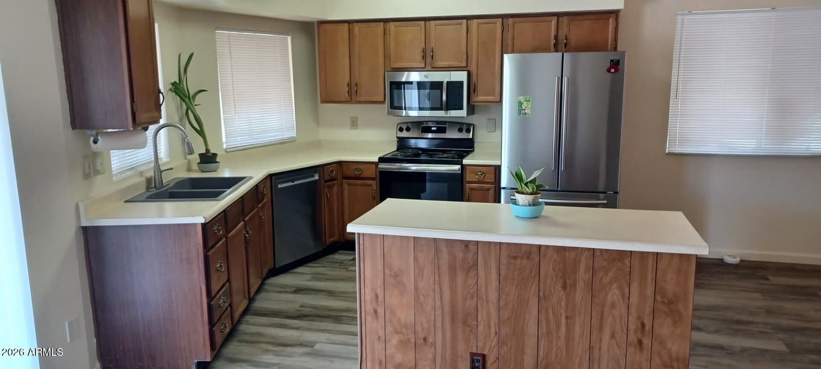 6533 W ALTADENA Avenue, Glendale, AZ 85304 — photo 6 of 31