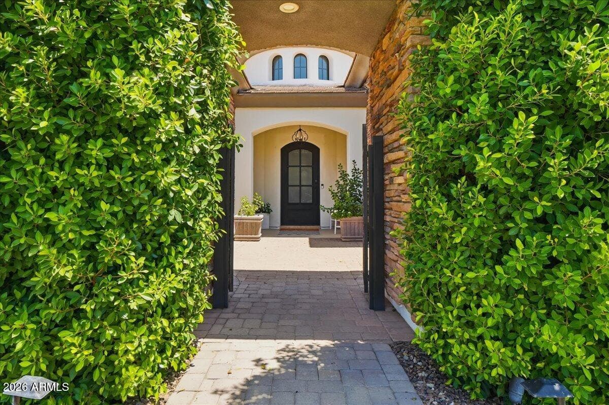 5827 S MARIN Court, Gilbert, AZ 85298 — photo 8 of 103