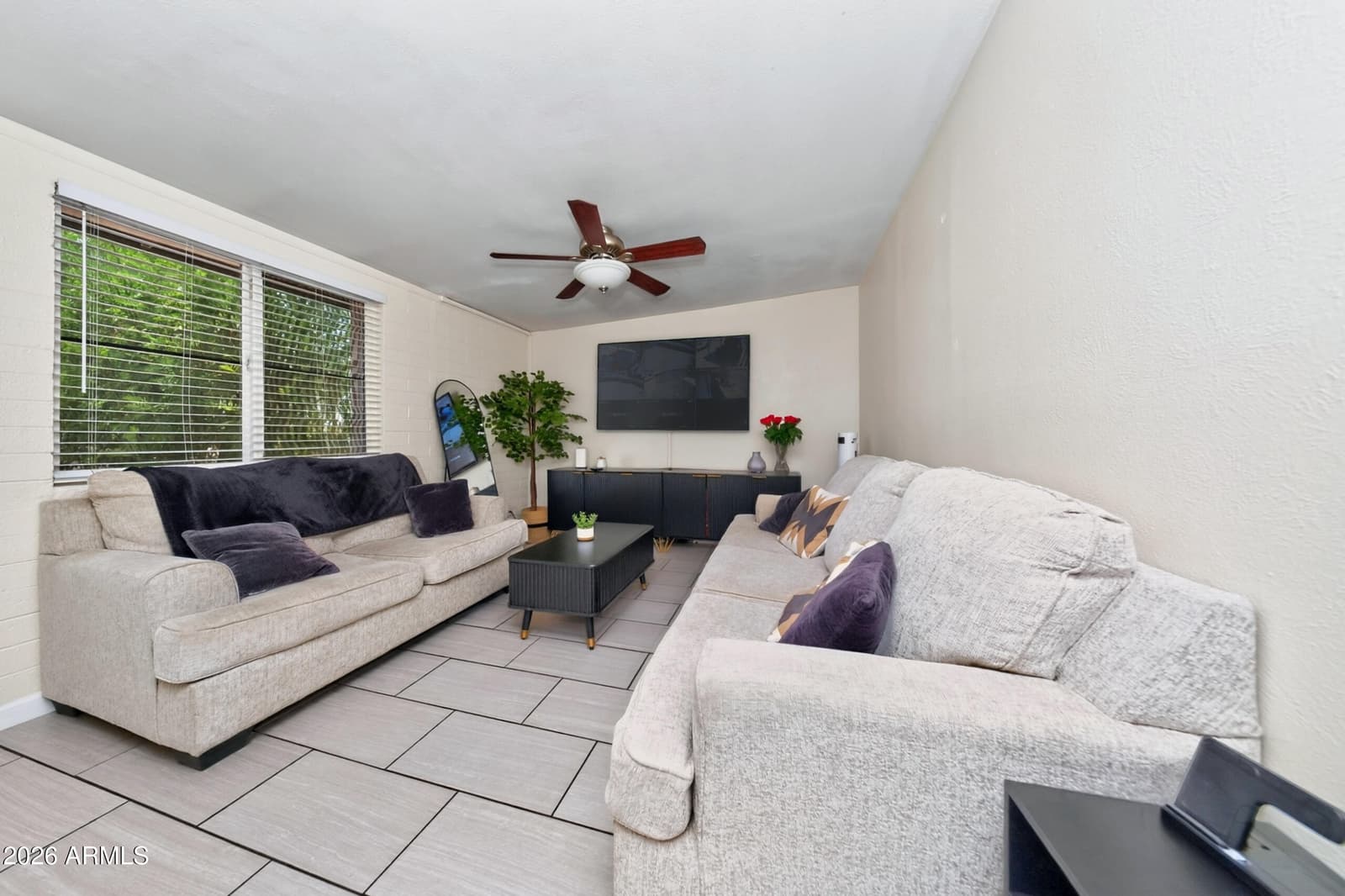 6446 W PICCADILLY Road, Phoenix, AZ 85033 — photo 5 of 21