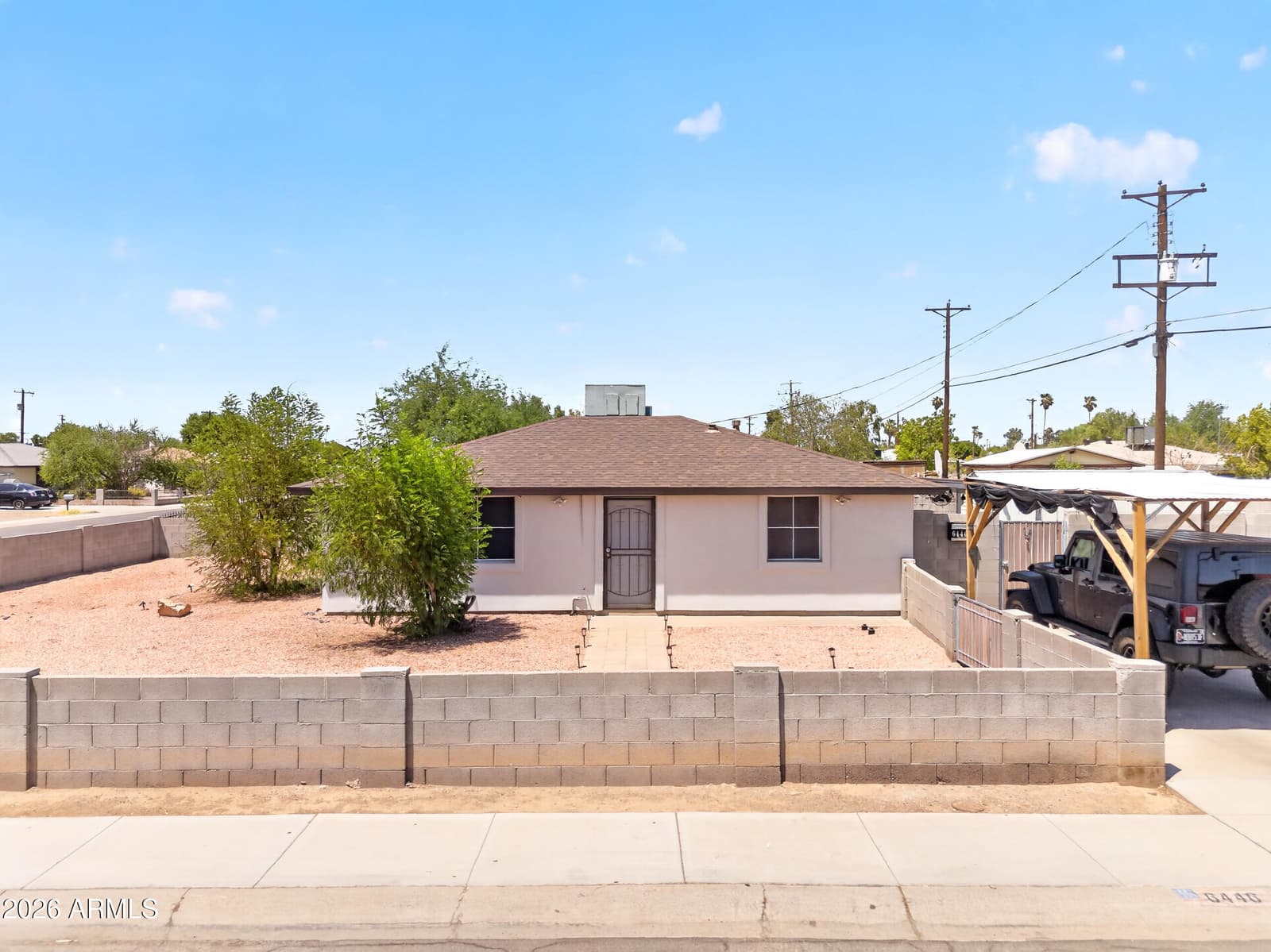 6446 W PICCADILLY Road, Phoenix, AZ 85033 — photo 1 of 21