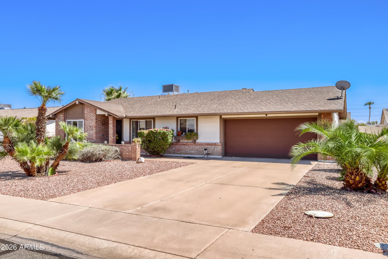 10505 W ECHO Lane, Peoria, AZ 85345 — photo 2 of 28