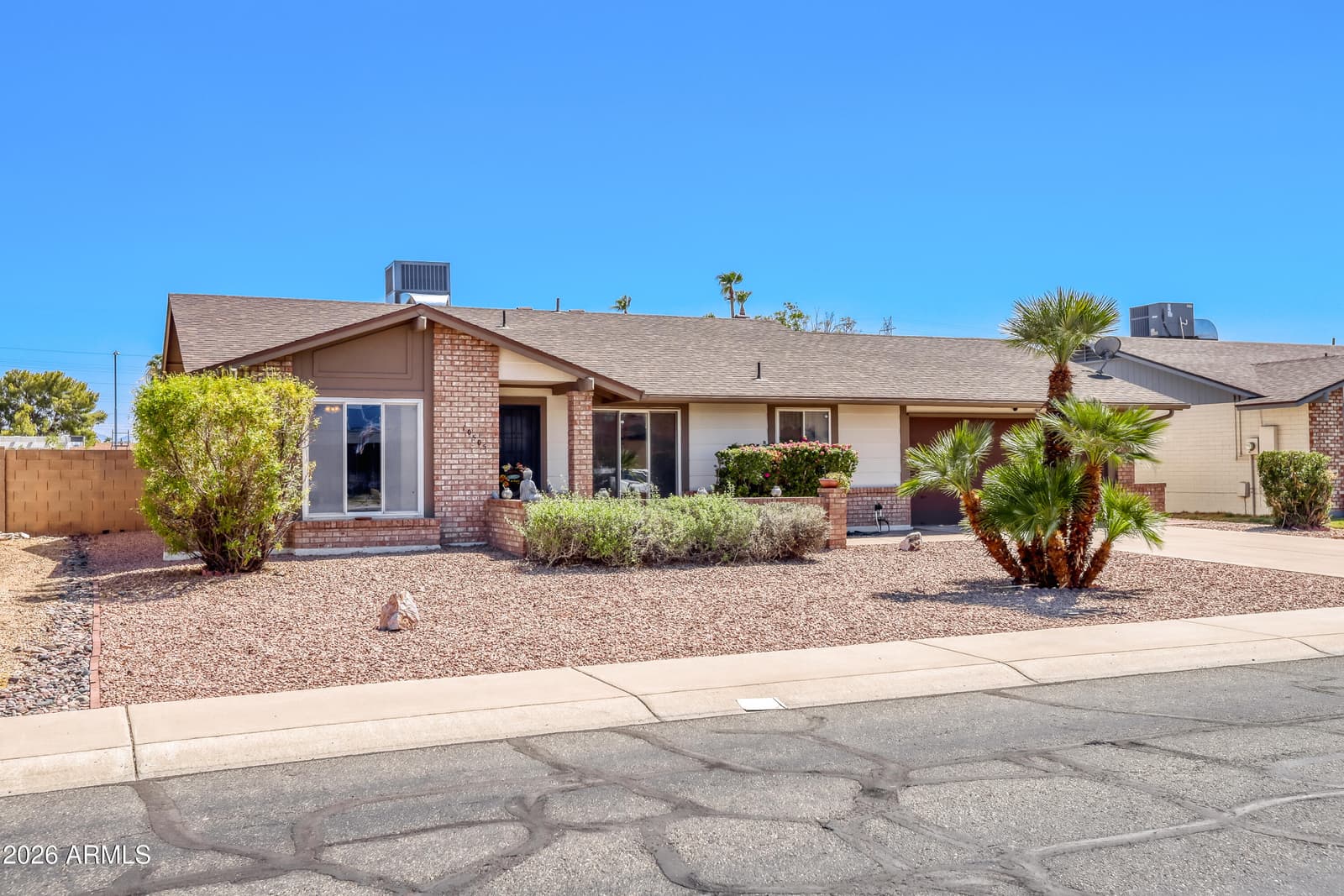 10505 W ECHO Lane, Peoria, AZ 85345 — photo 4 of 28