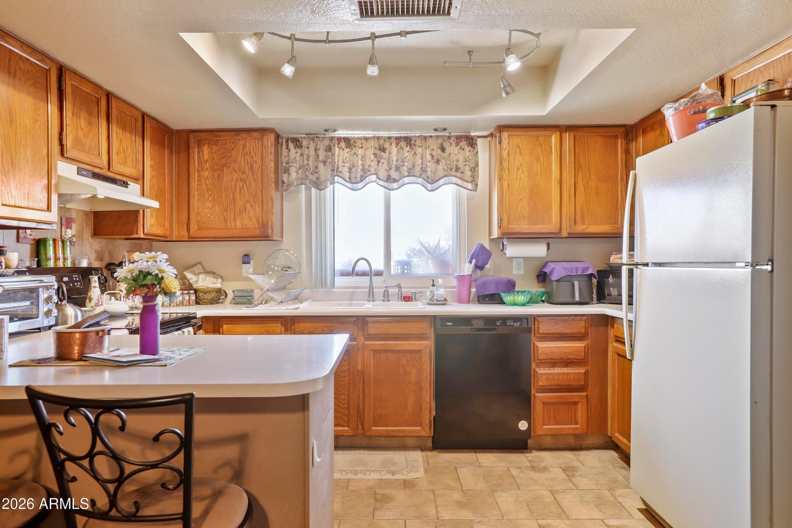 10505 W ECHO Lane, Peoria, AZ 85345 — photo 7 of 28