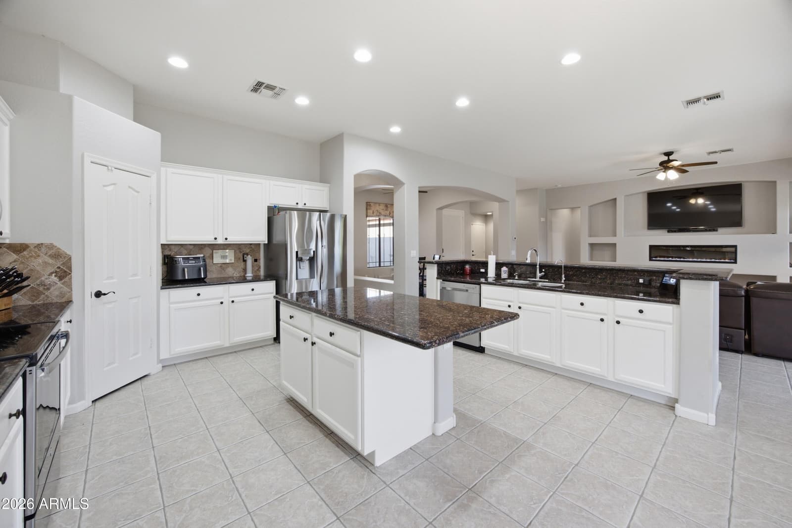 4117 E LOMA VISTA Street, Gilbert, AZ 85295 — photo 12 of 41