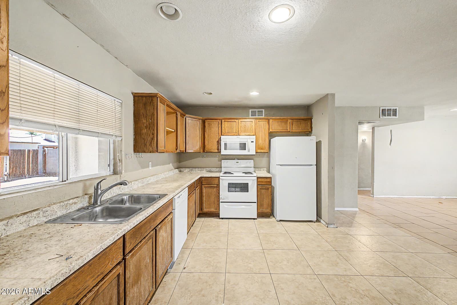 5807 W CAMBRIDGE Avenue, Phoenix, AZ 85035 — photo 15 of 41