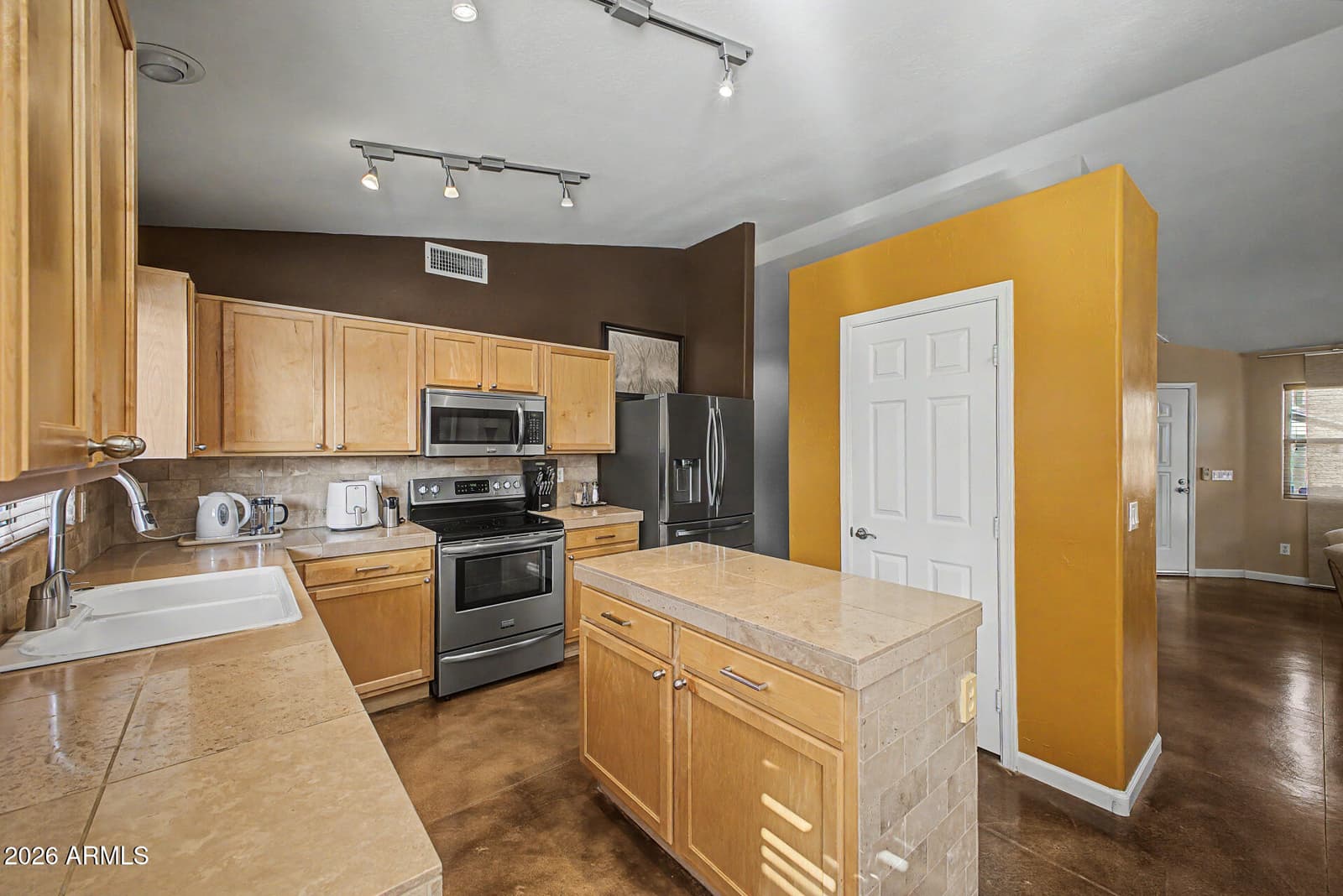 2253 E HESTON Drive, Phoenix, AZ 85024 — photo 11 of 29