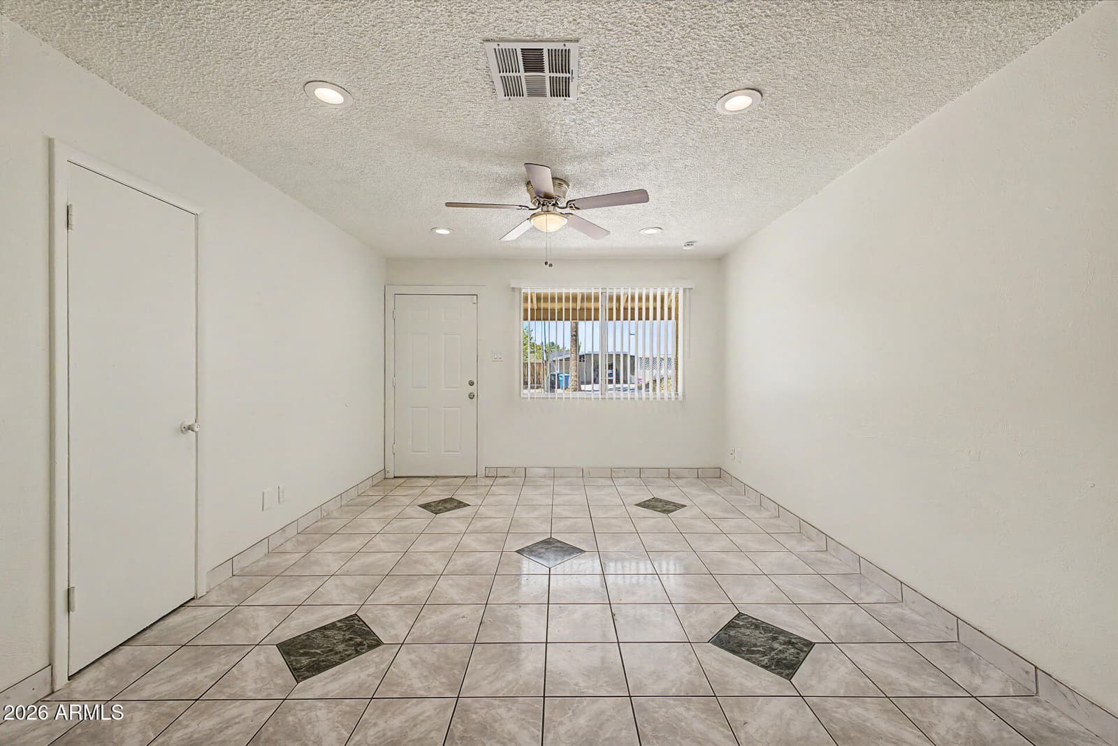 8141 W INDIANOLA Avenue, Phoenix, AZ 85033 — photo 7 of 36