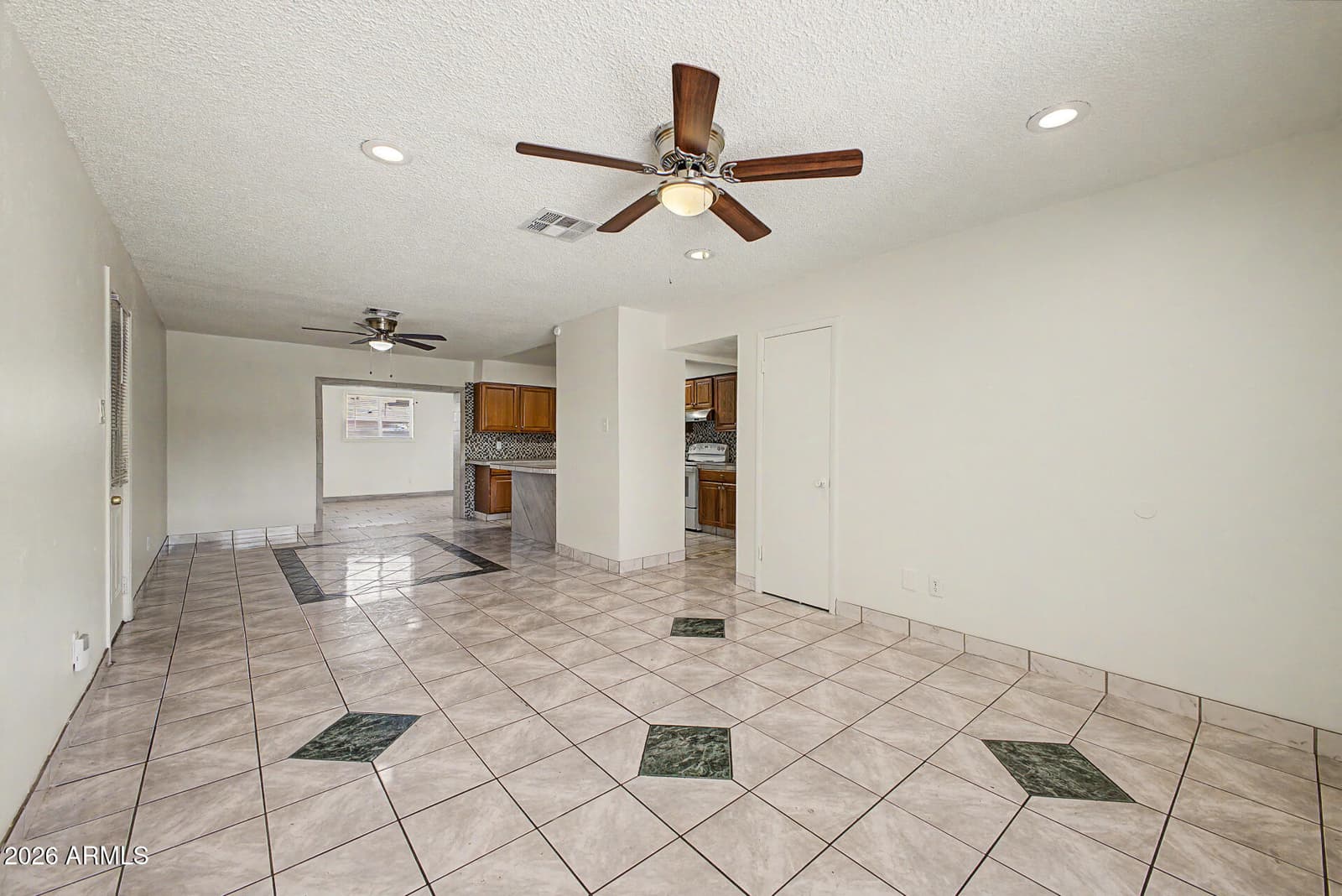 8141 W INDIANOLA Avenue, Phoenix, AZ 85033 — photo 8 of 36