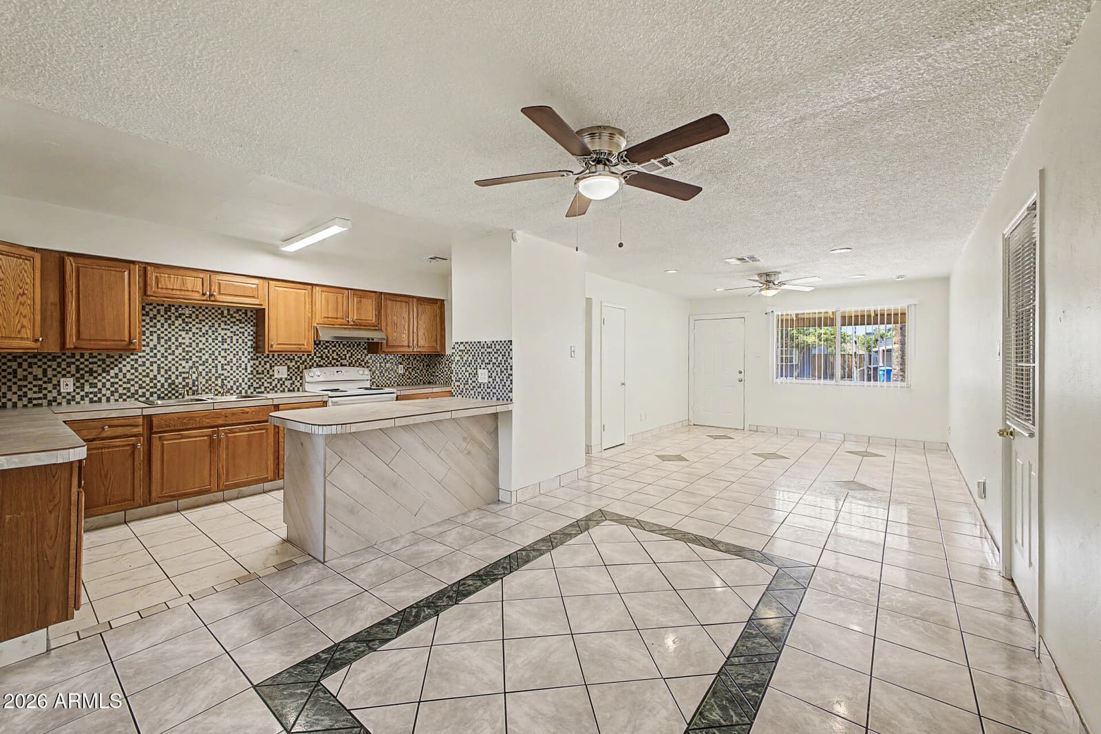 8141 W INDIANOLA Avenue, Phoenix, AZ 85033 — photo 11 of 36