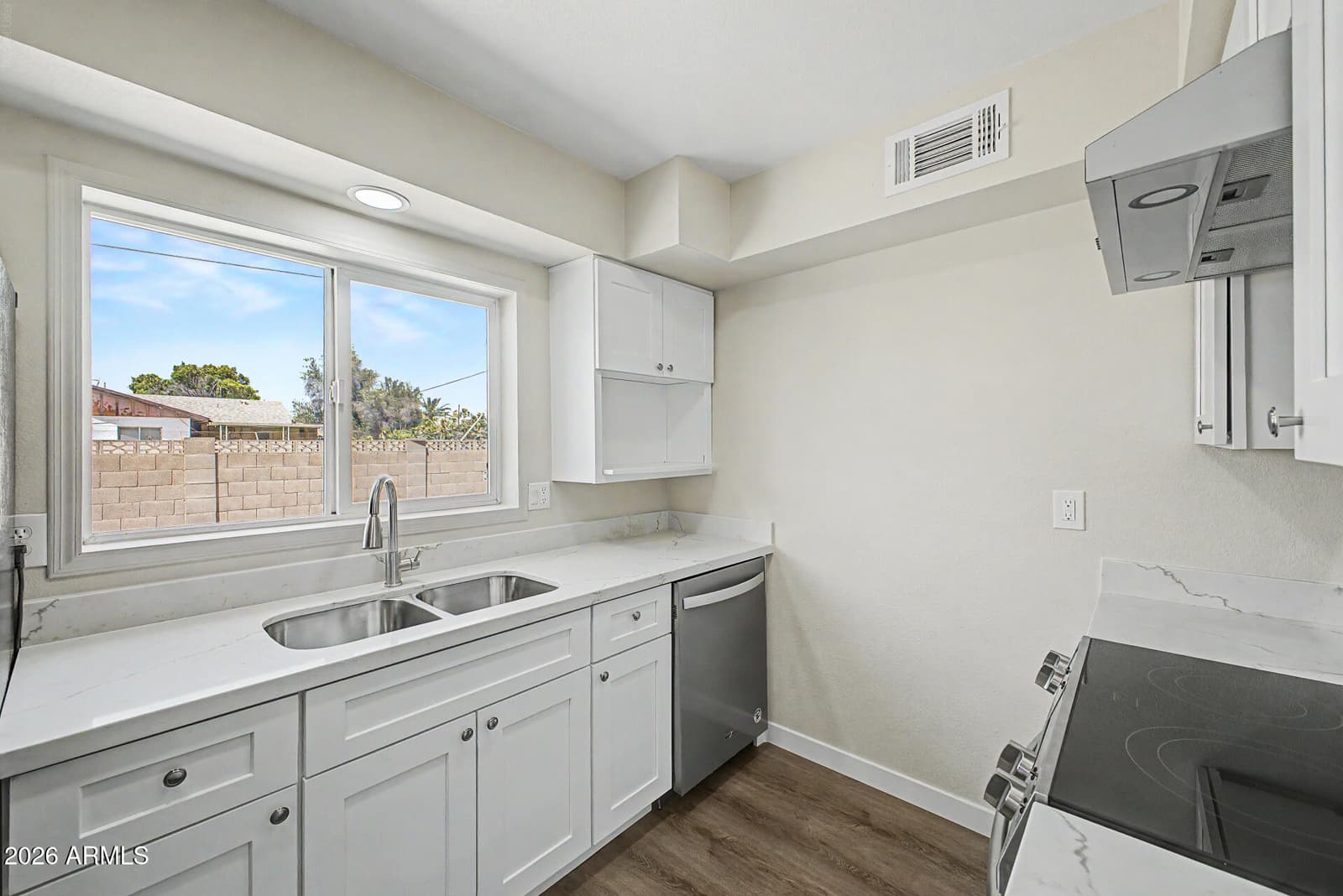 5602 W VIRGINIA Avenue, Phoenix, AZ 85035 — photo 13 of 37