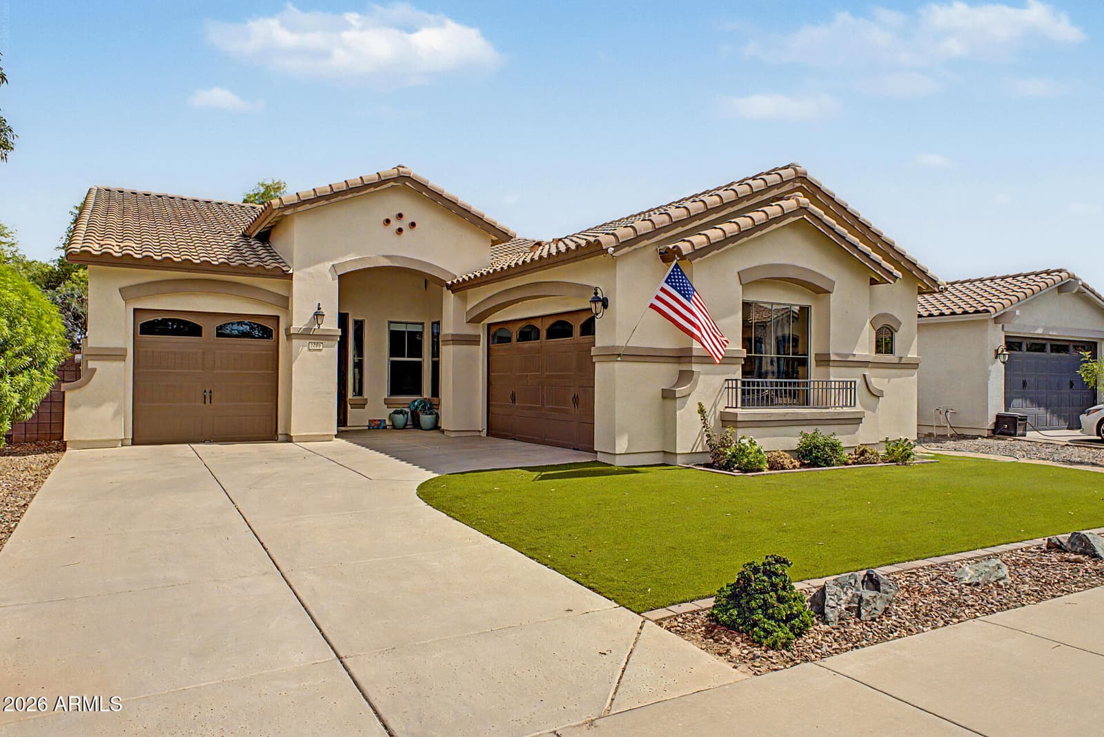 2660 E BLUE SPRUCE Lane, Gilbert, AZ 85298 — photo 2 of 21