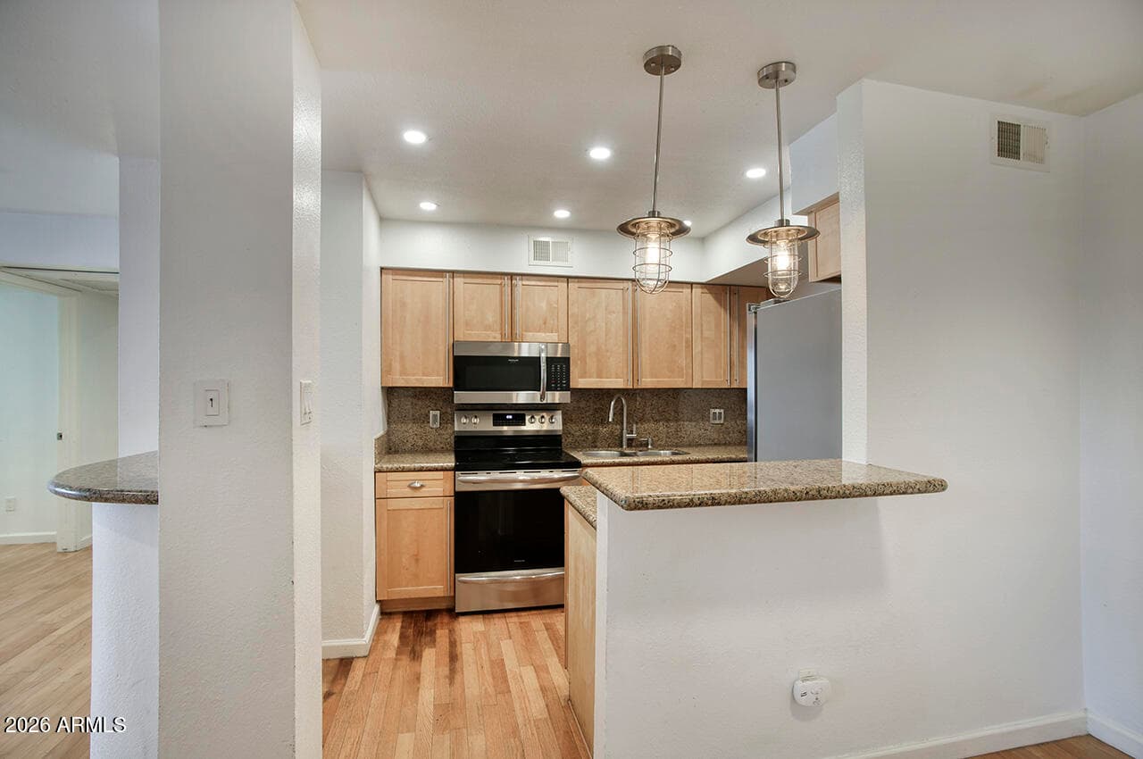 4410 N LONGVIEW Avenue 119, Phoenix, AZ 85014 — photo 5 of 16