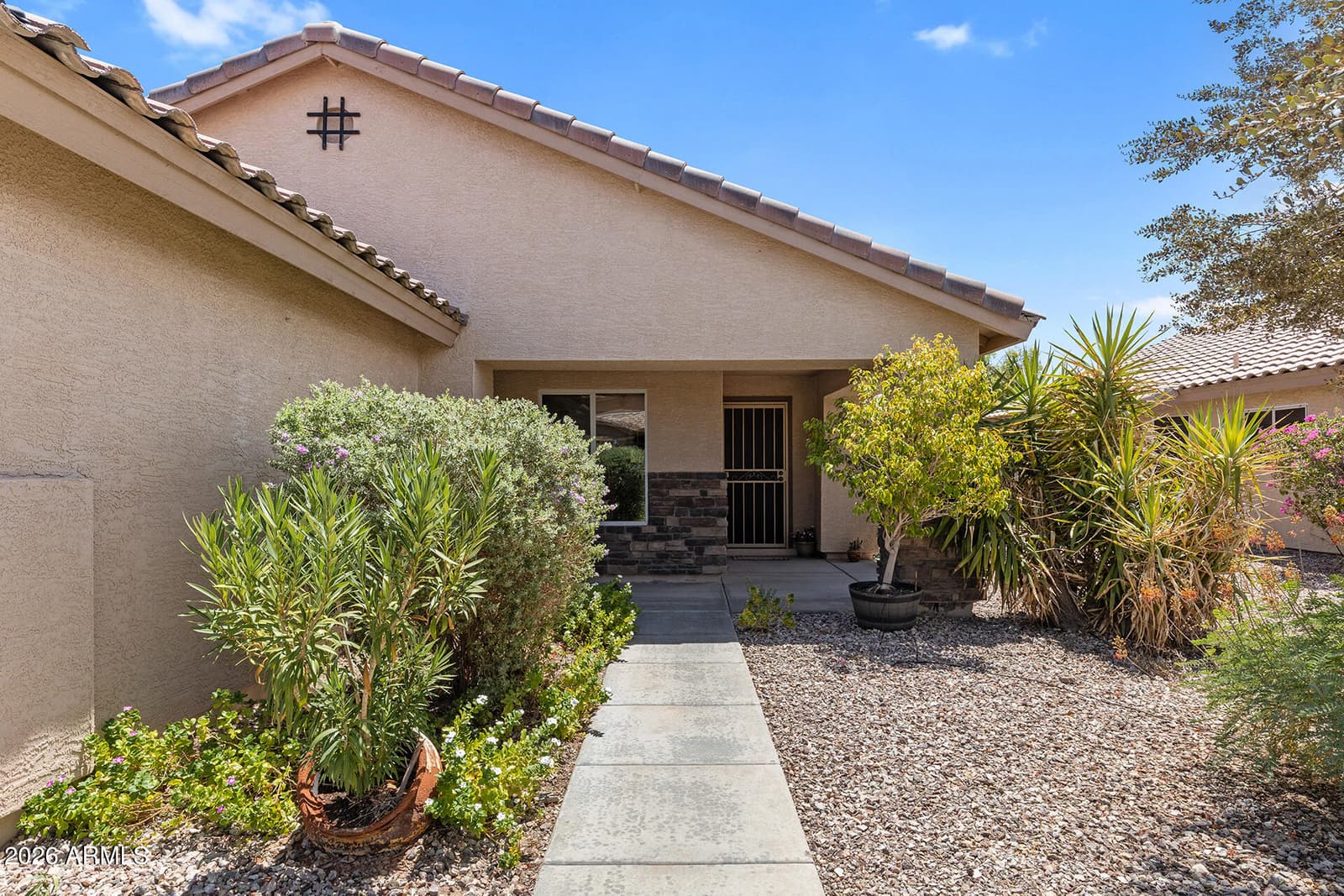 23149 W SHADOW Drive, Buckeye, AZ 85326 — photo 7 of 34