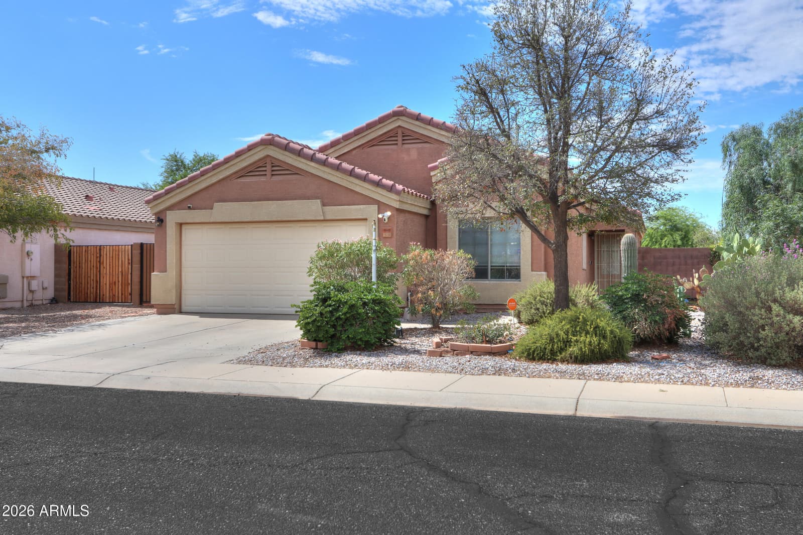 1641 E CARDINAL Drive, Casa Grande, AZ 85122 — photo 2 of 40