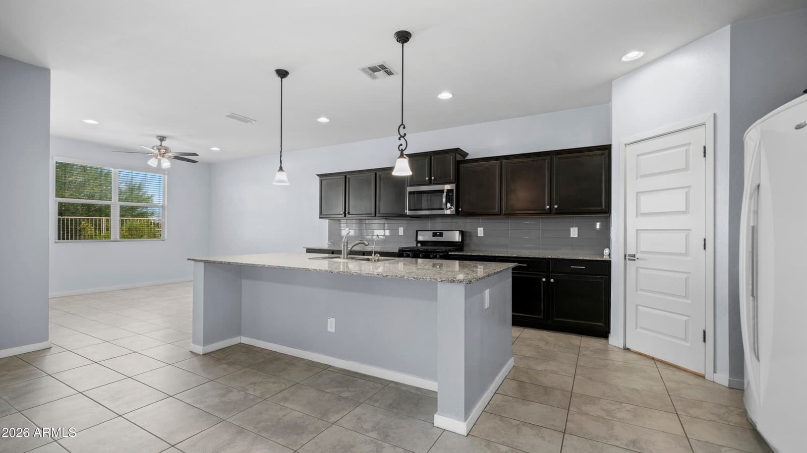 37455 N GLEN ECHO Drive, San Tan Valley, AZ 85140 — photo 5 of 46