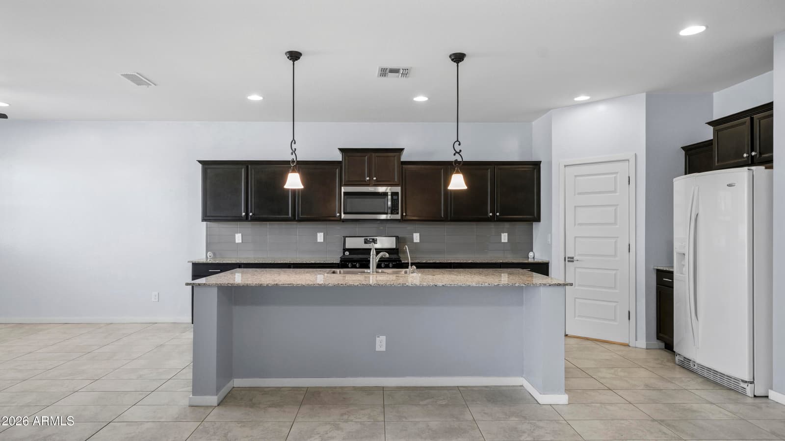 37455 N GLEN ECHO Drive, San Tan Valley, AZ 85140 — photo 4 of 46
