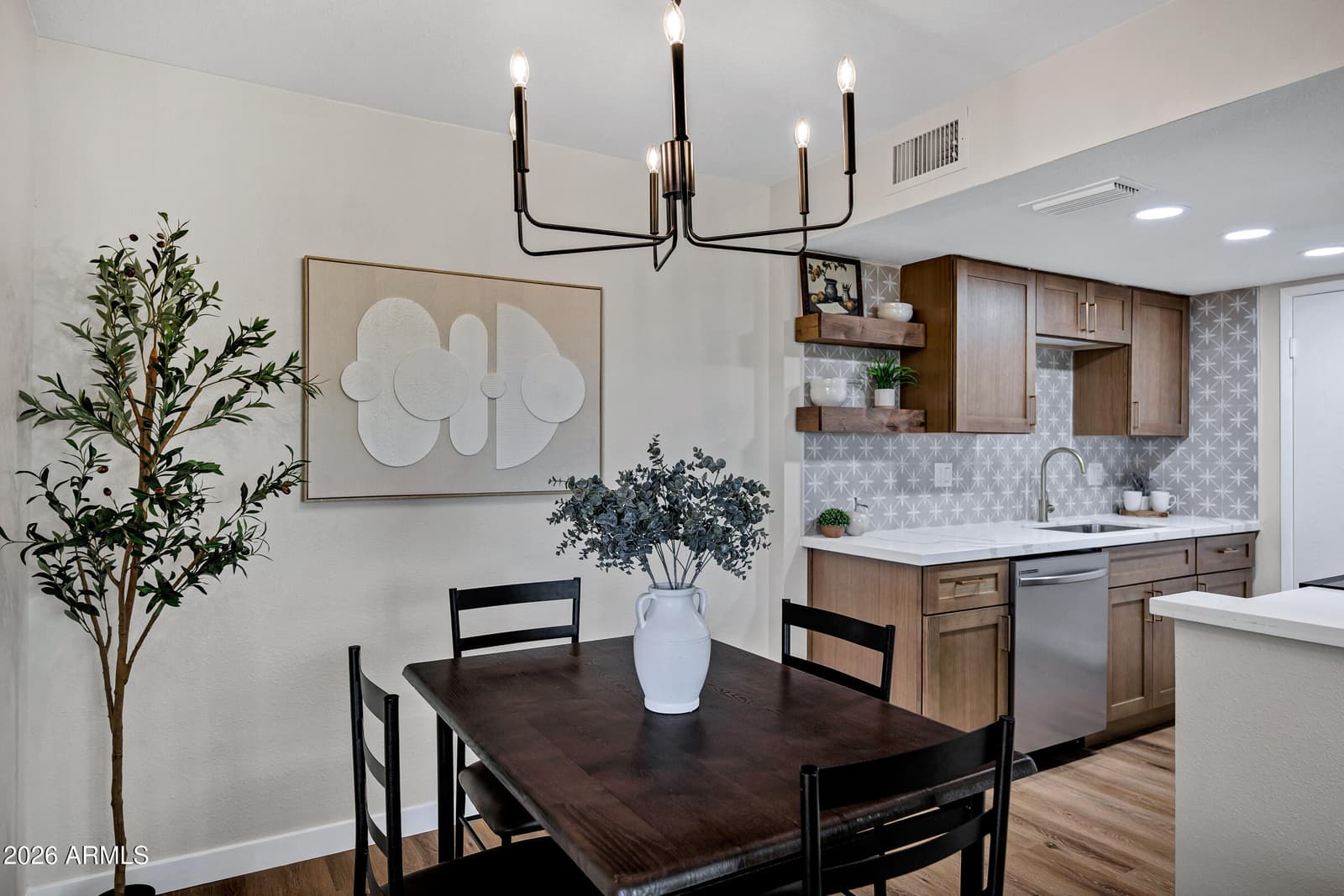 10208 N 8TH Place B, Phoenix, AZ 85020 — photo 7 of 25