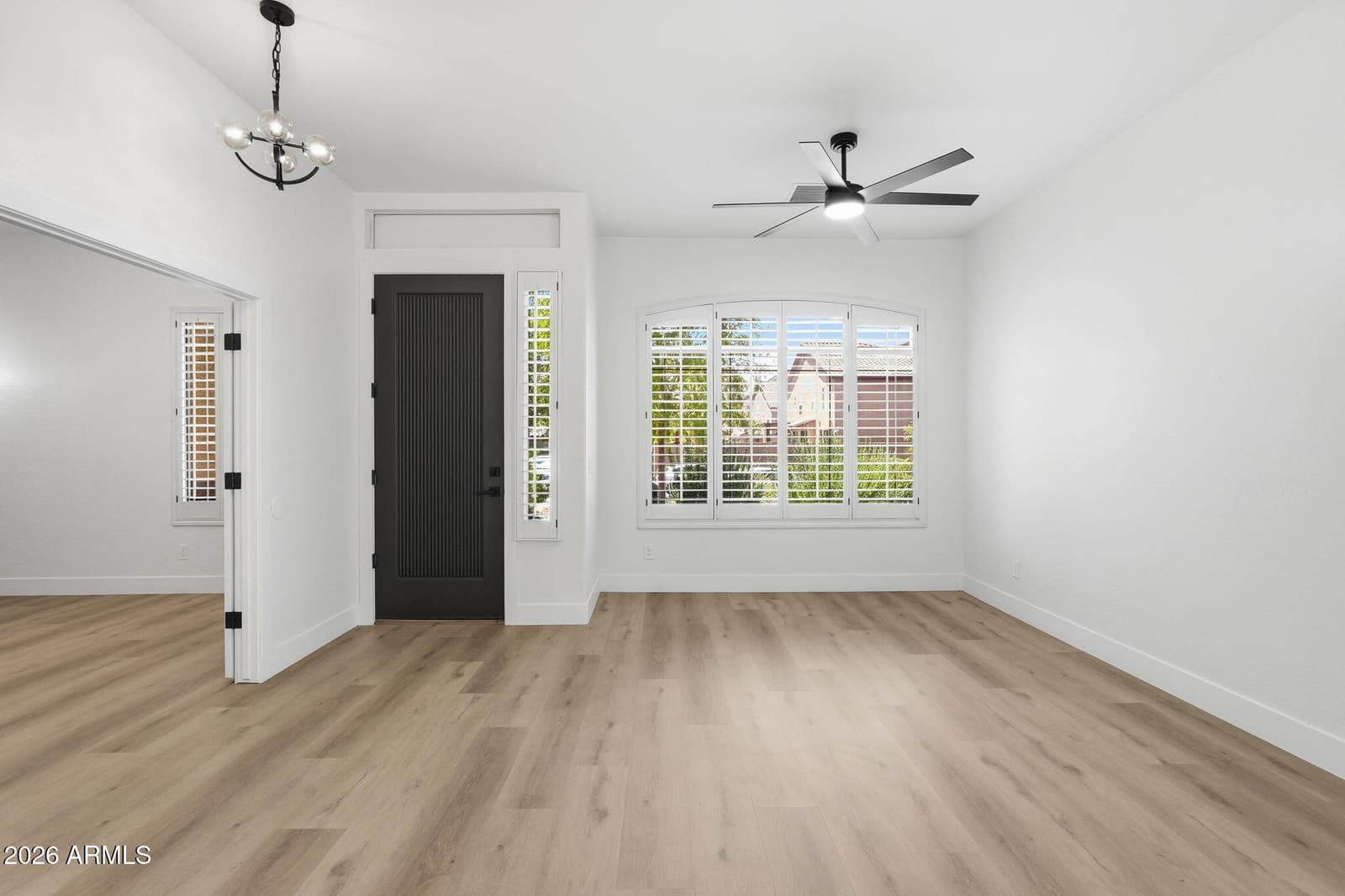 15221 S 18TH Avenue, Phoenix, AZ 85045 — photo 4 of 37