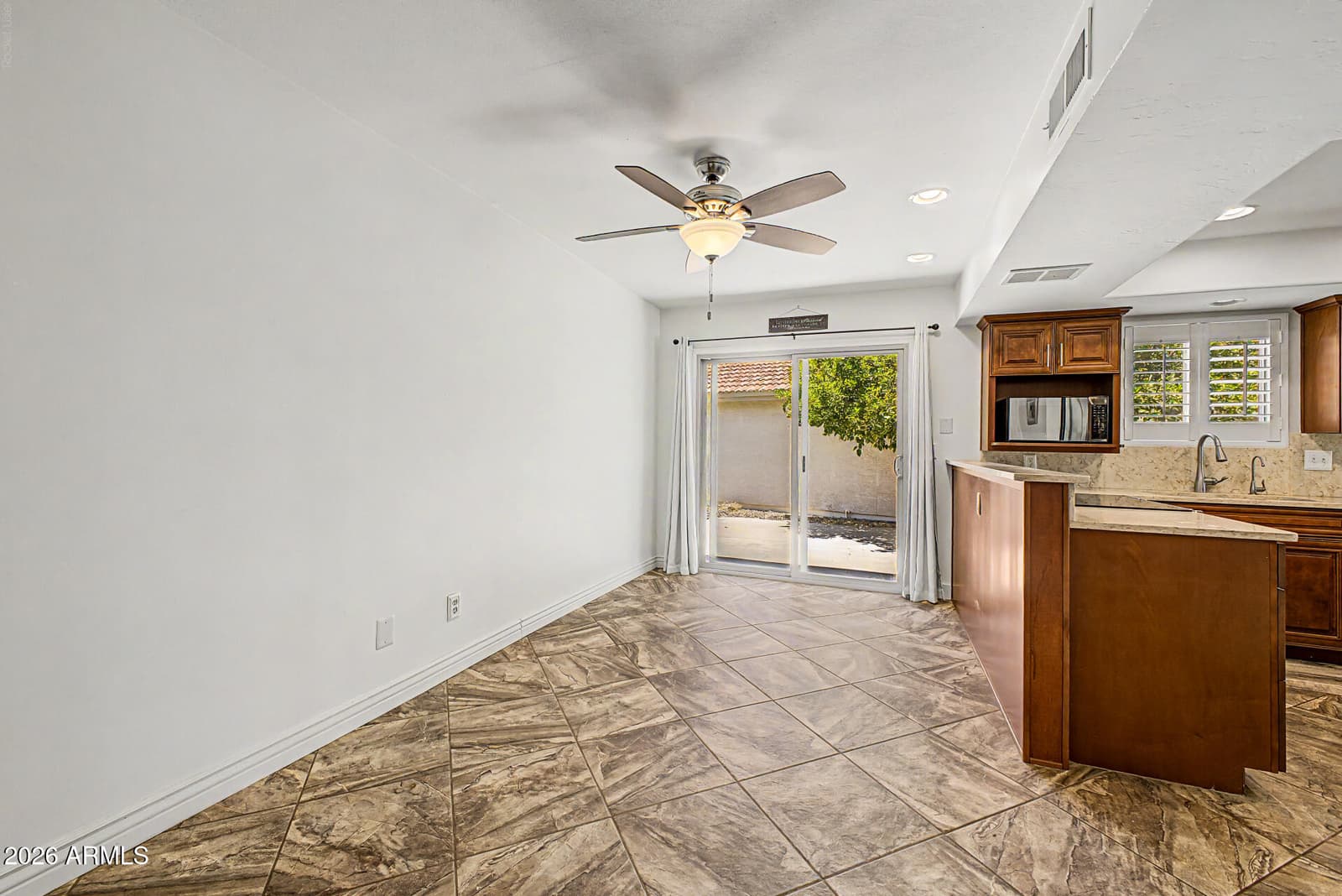 26421 S LAKEMONT Drive, Sun Lakes, AZ 85248 — photo 10 of 34