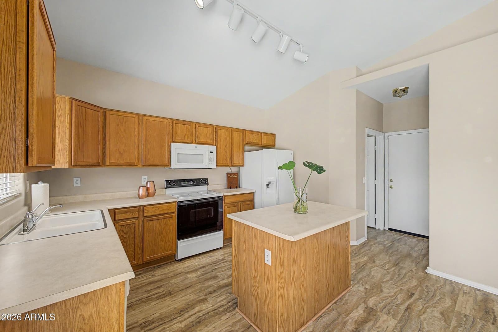 791 W KENT Place, Chandler, AZ 85225 — photo 10 of 32