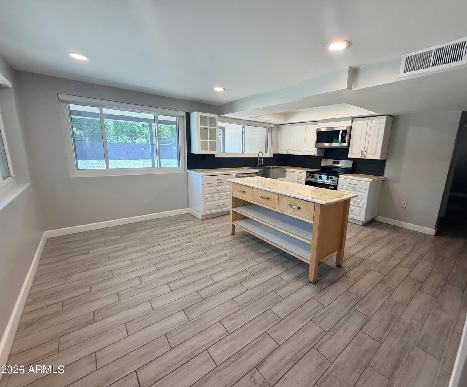 753 W 6TH Drive, Mesa, AZ 85210 — photo 9 of 40