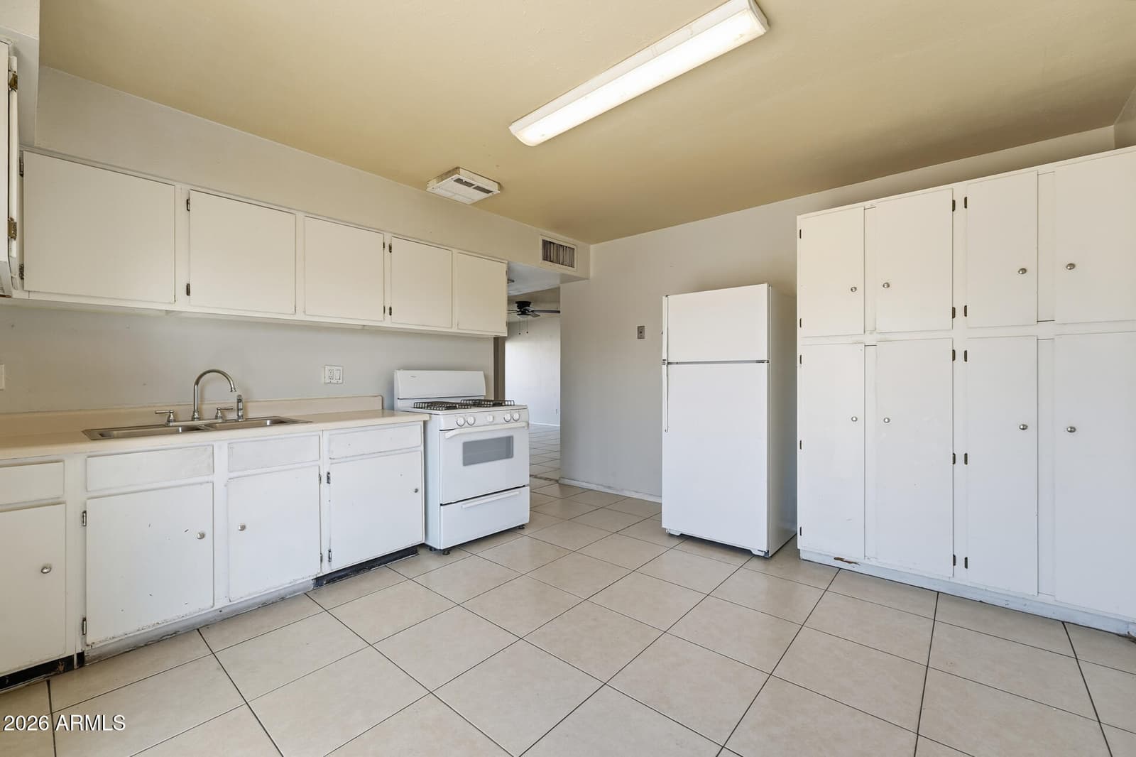 7714 W Mitchell Drive, Phoenix, AZ 85033 — photo 8 of 16