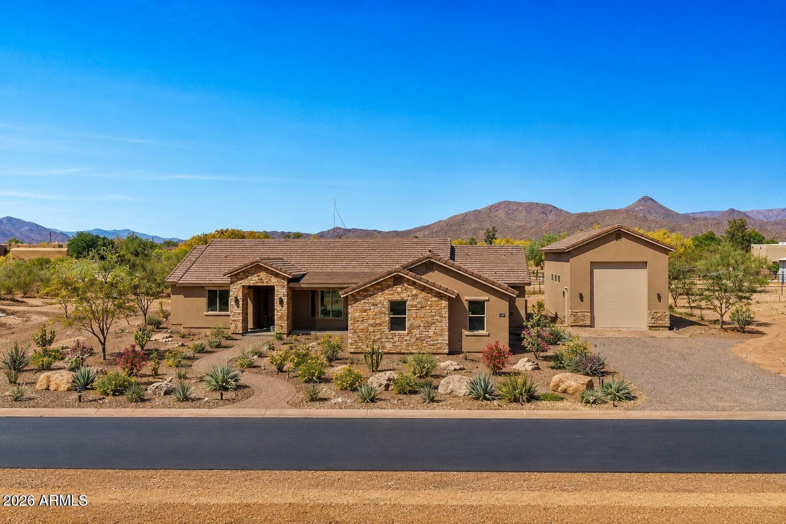 654 E Paint Your Wagon Trail, Phoenix, AZ 85085 — photo 1 of 32