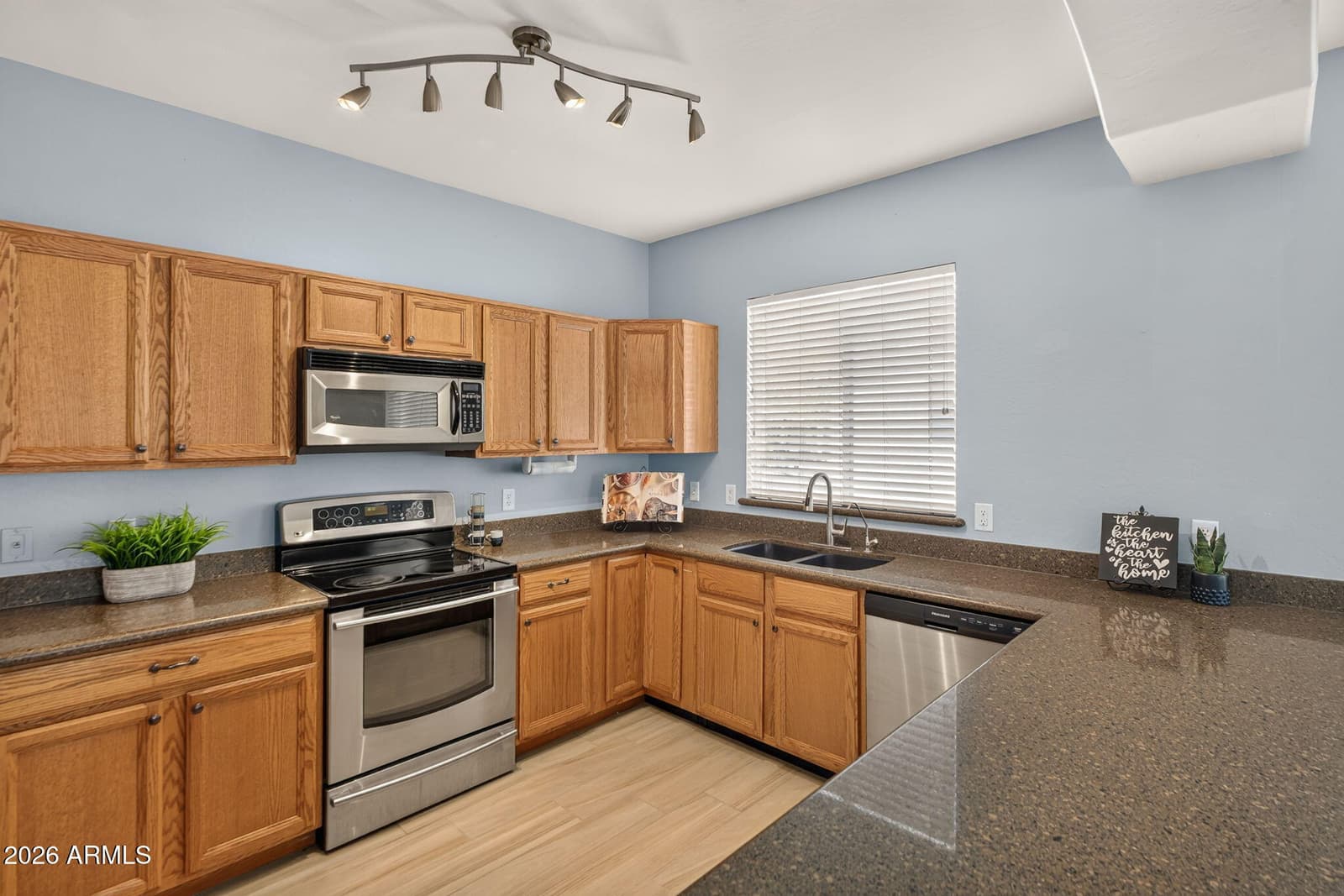3014 W VILLA CASSANDRA Drive, Phoenix, AZ 85086 — photo 11 of 35