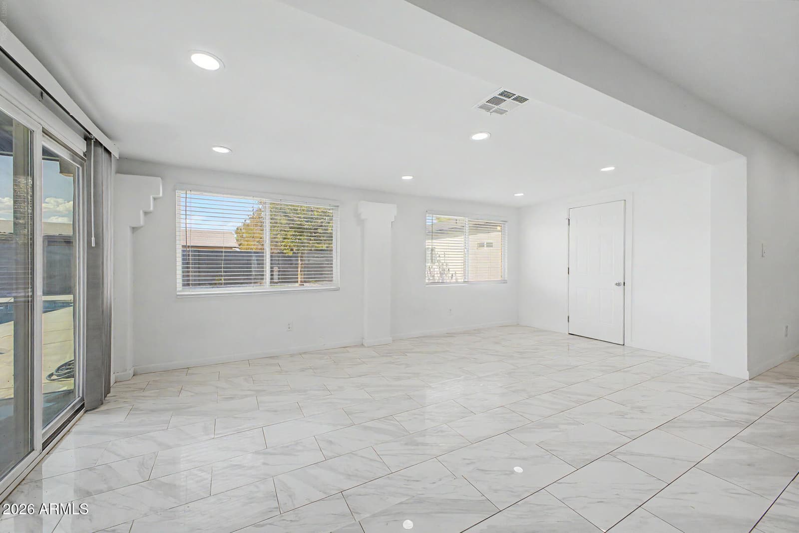 6340 W AVALON Drive, Phoenix, AZ 85033 — photo 12 of 44