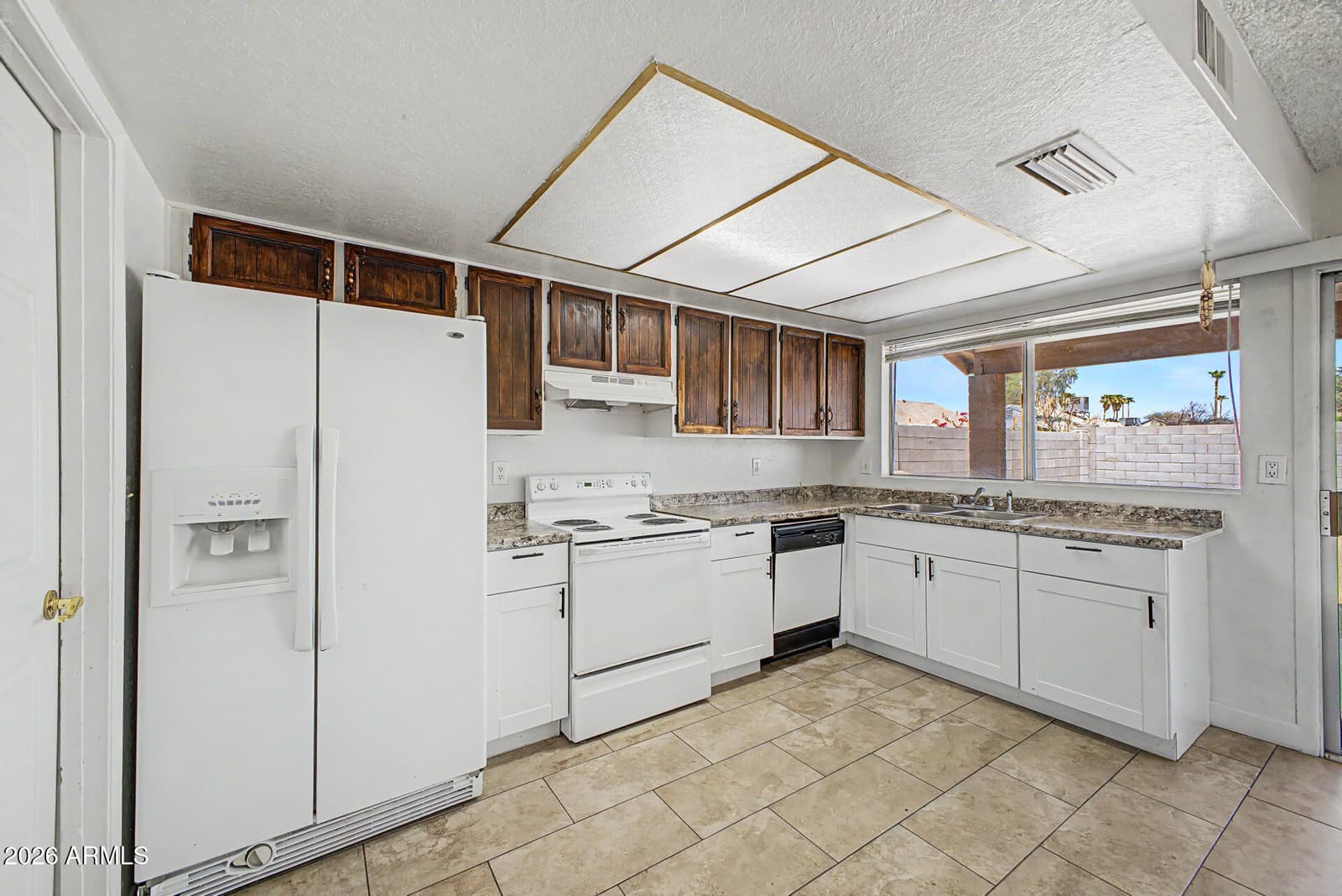 4447 N 77TH Drive, Phoenix, AZ 85033 — photo 10 of 25
