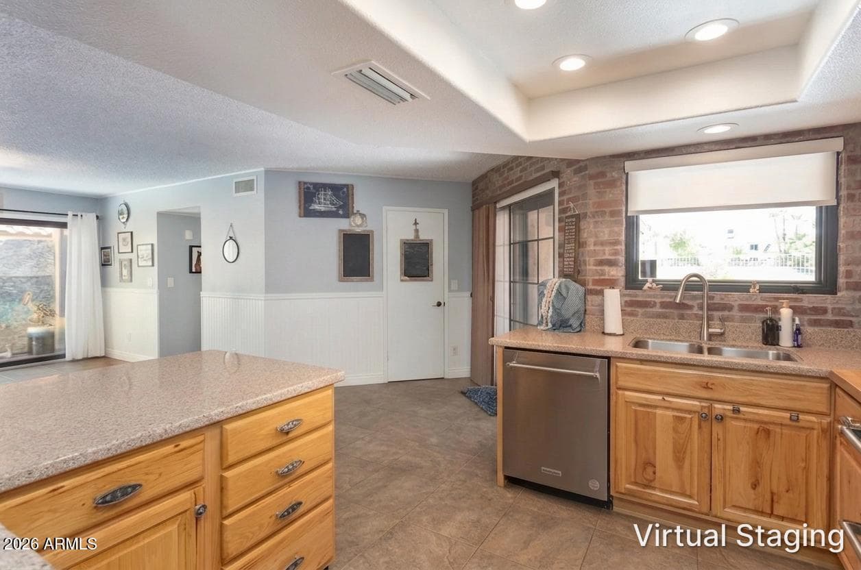 12326 S SHOSHONI Drive, Phoenix, AZ 85044 — photo 10 of 28