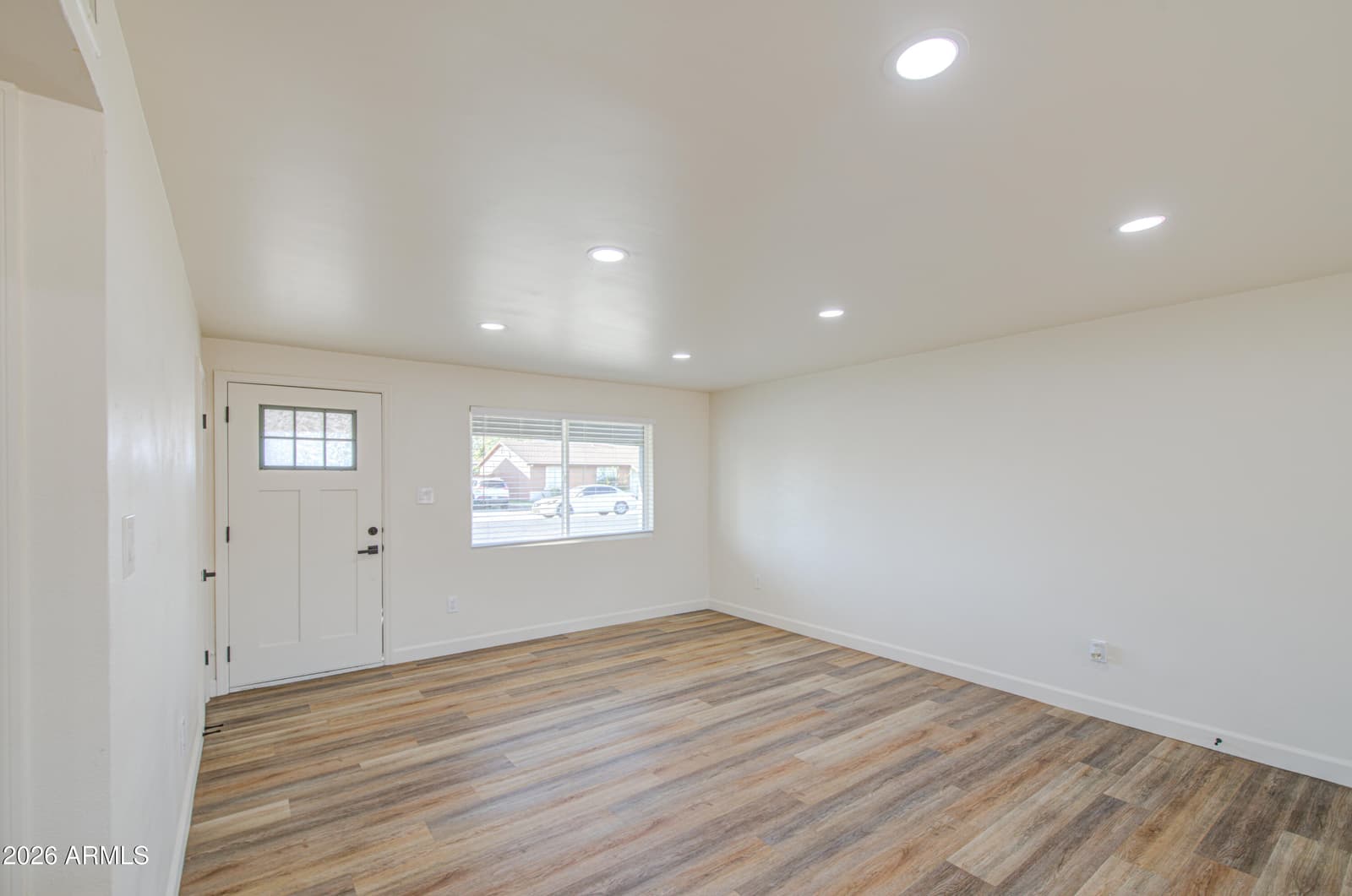 6649 W CAMBRIDGE Avenue, Phoenix, AZ 85035 — photo 2 of 30