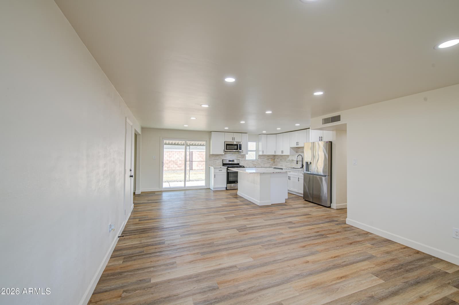 6649 W CAMBRIDGE Avenue, Phoenix, AZ 85035 — photo 4 of 30