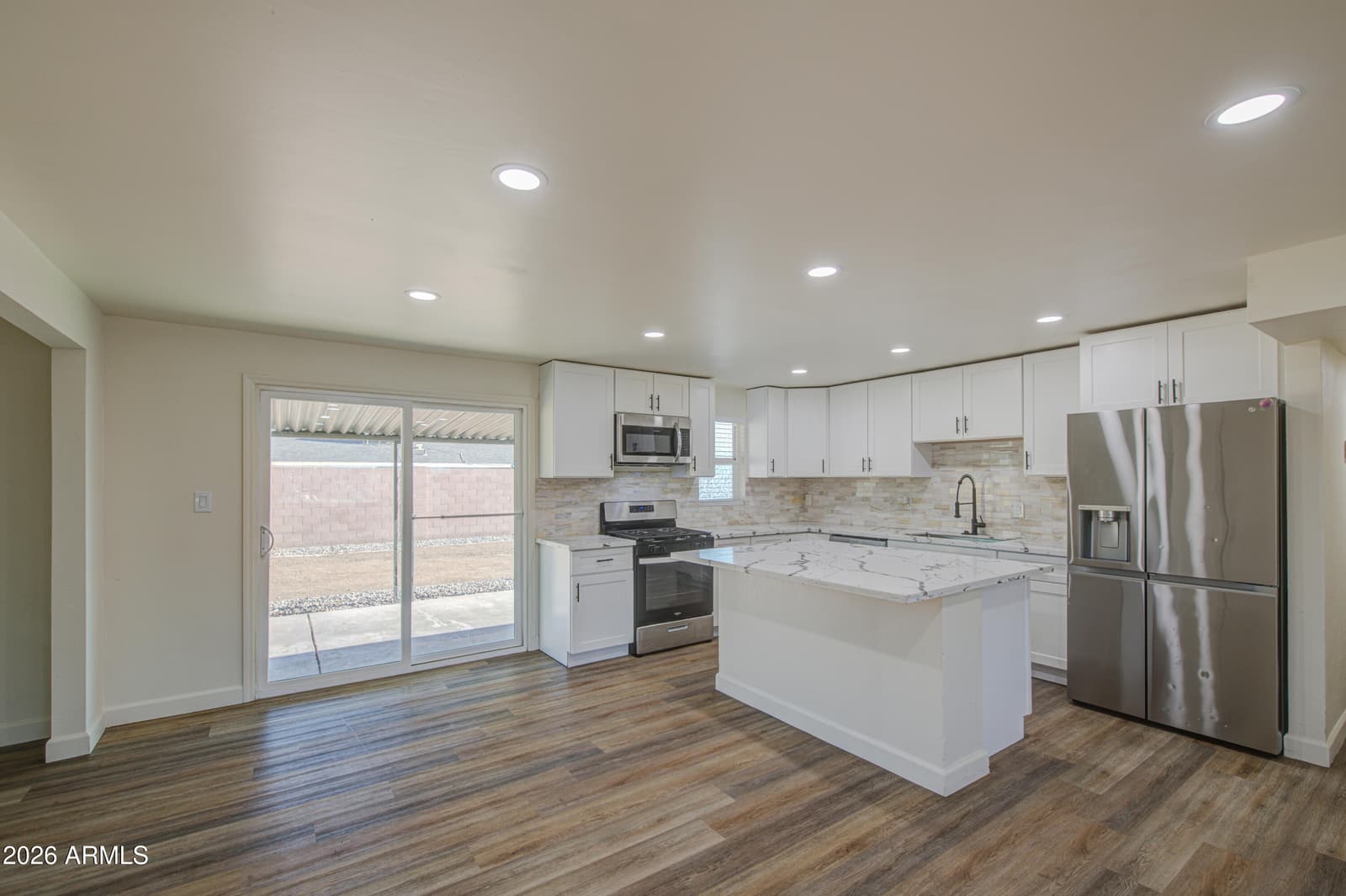6649 W CAMBRIDGE Avenue, Phoenix, AZ 85035 — photo 8 of 30