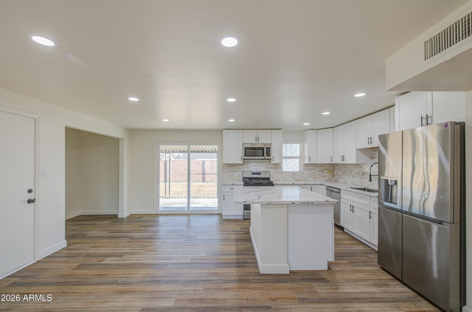 6649 W CAMBRIDGE Avenue, Phoenix, AZ 85035 — photo 9 of 30